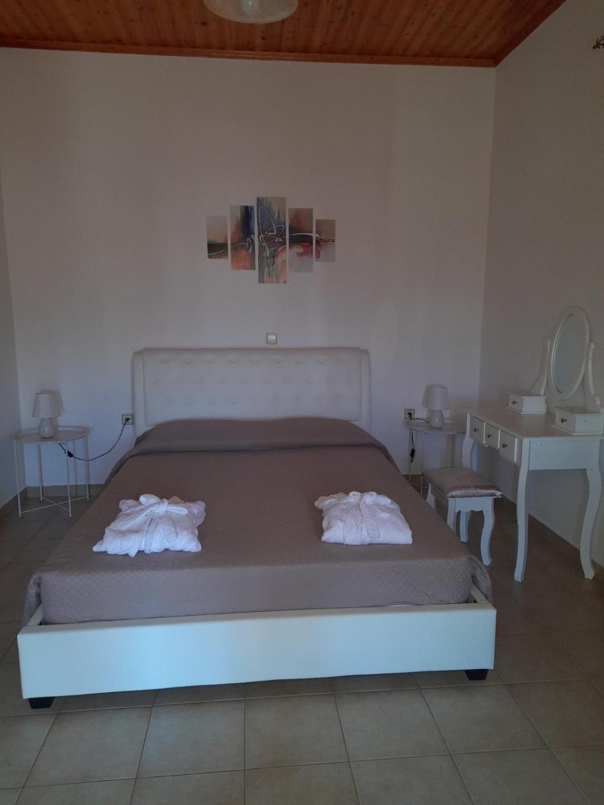 HeleNik Holiday House
