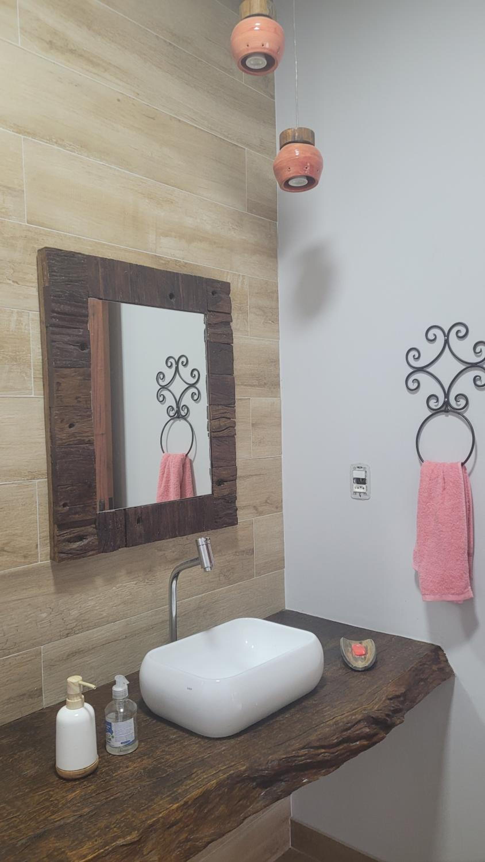 Casa com piscina e churrasqueira!