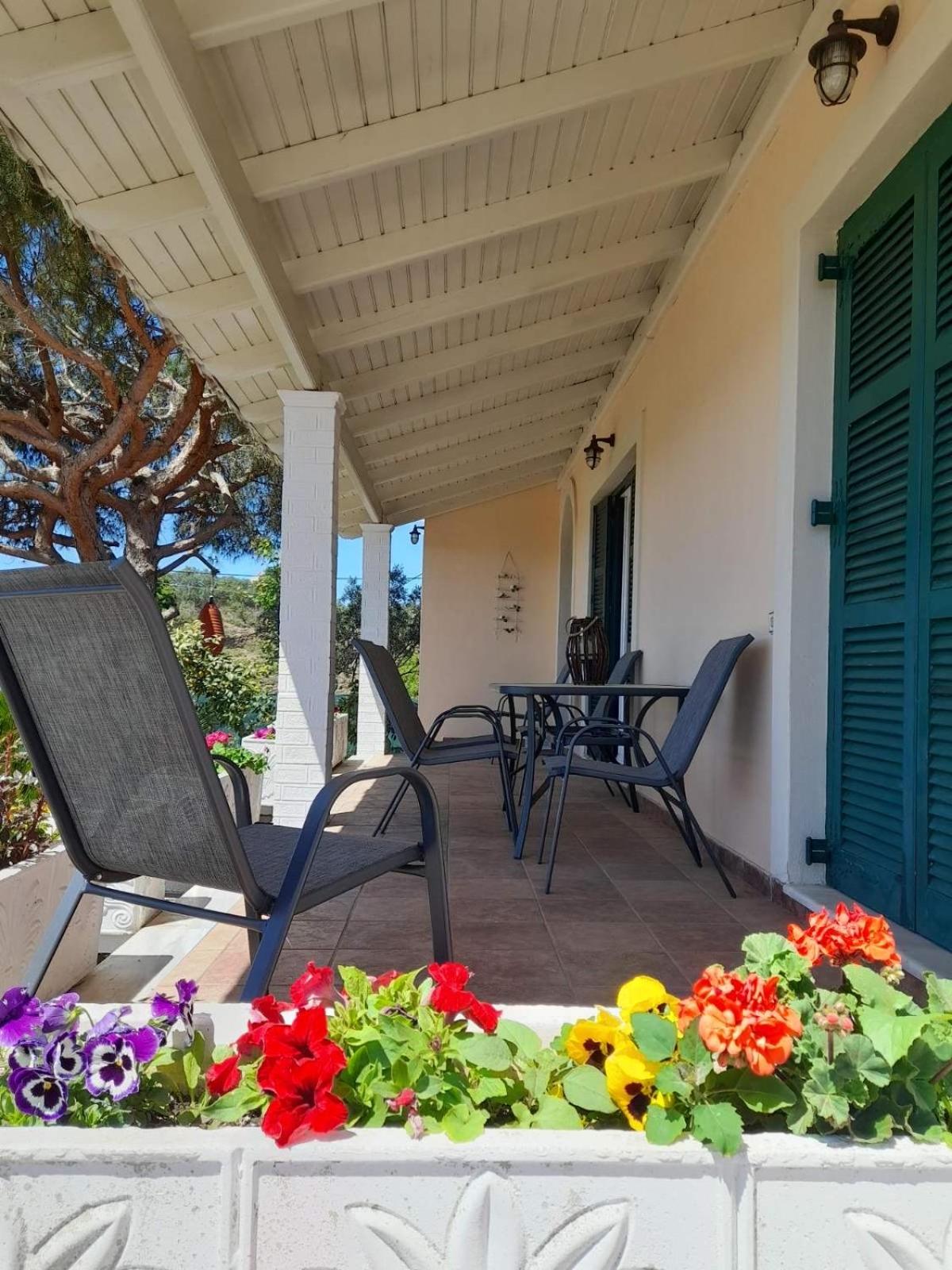 HeleNik Holiday House