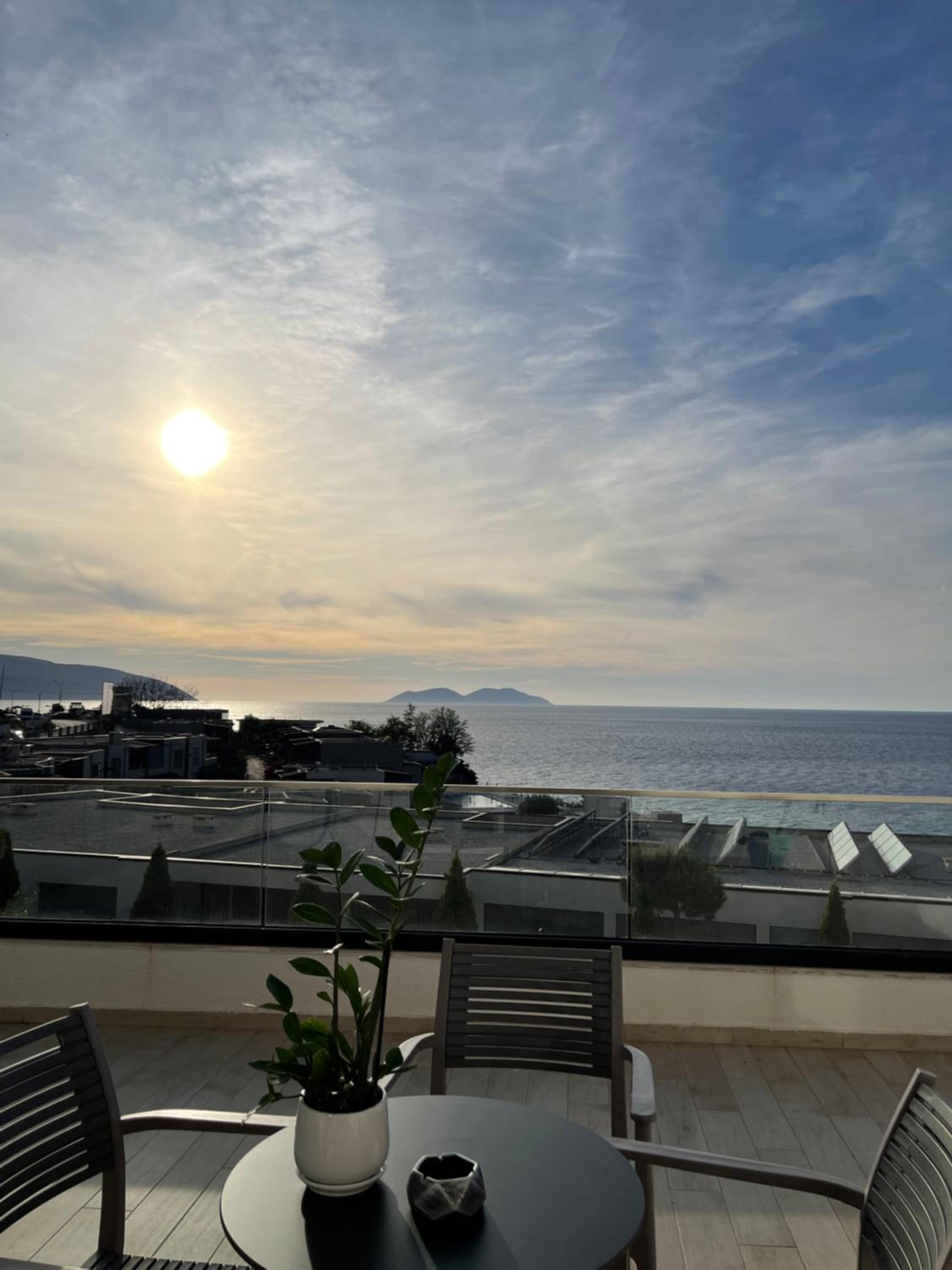 Perla Luxury Apartment - Private Patio & Parking