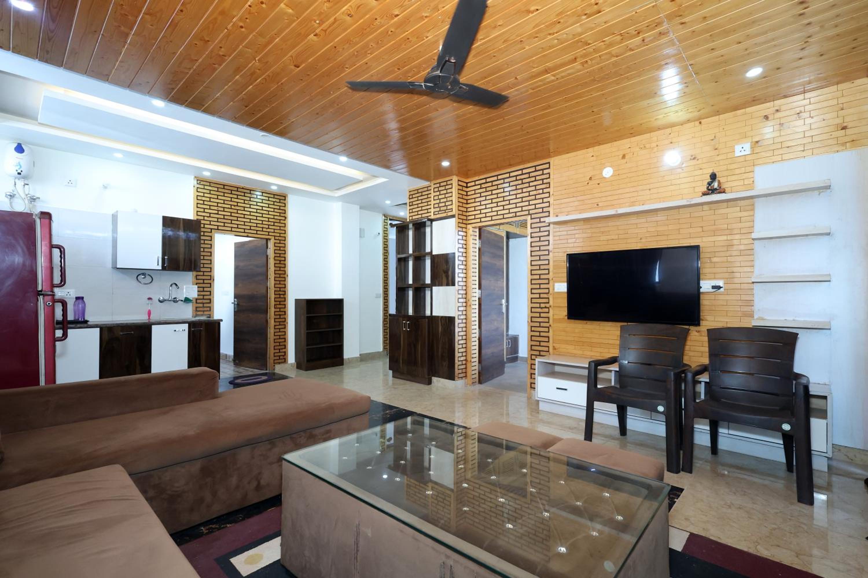 Cozy Heavenn 2BHK I Kasauli I Mountain view 93o68I282o view 3