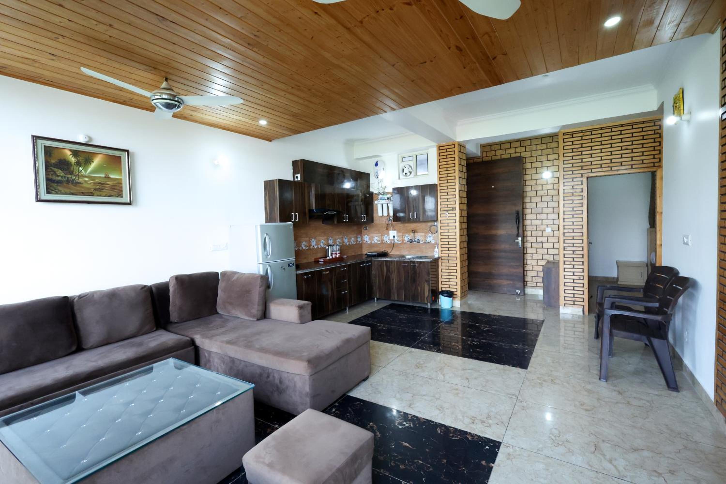 Cozy Heavenn 2BHK I Kasauli I Mountain view 93o68I282o view 4