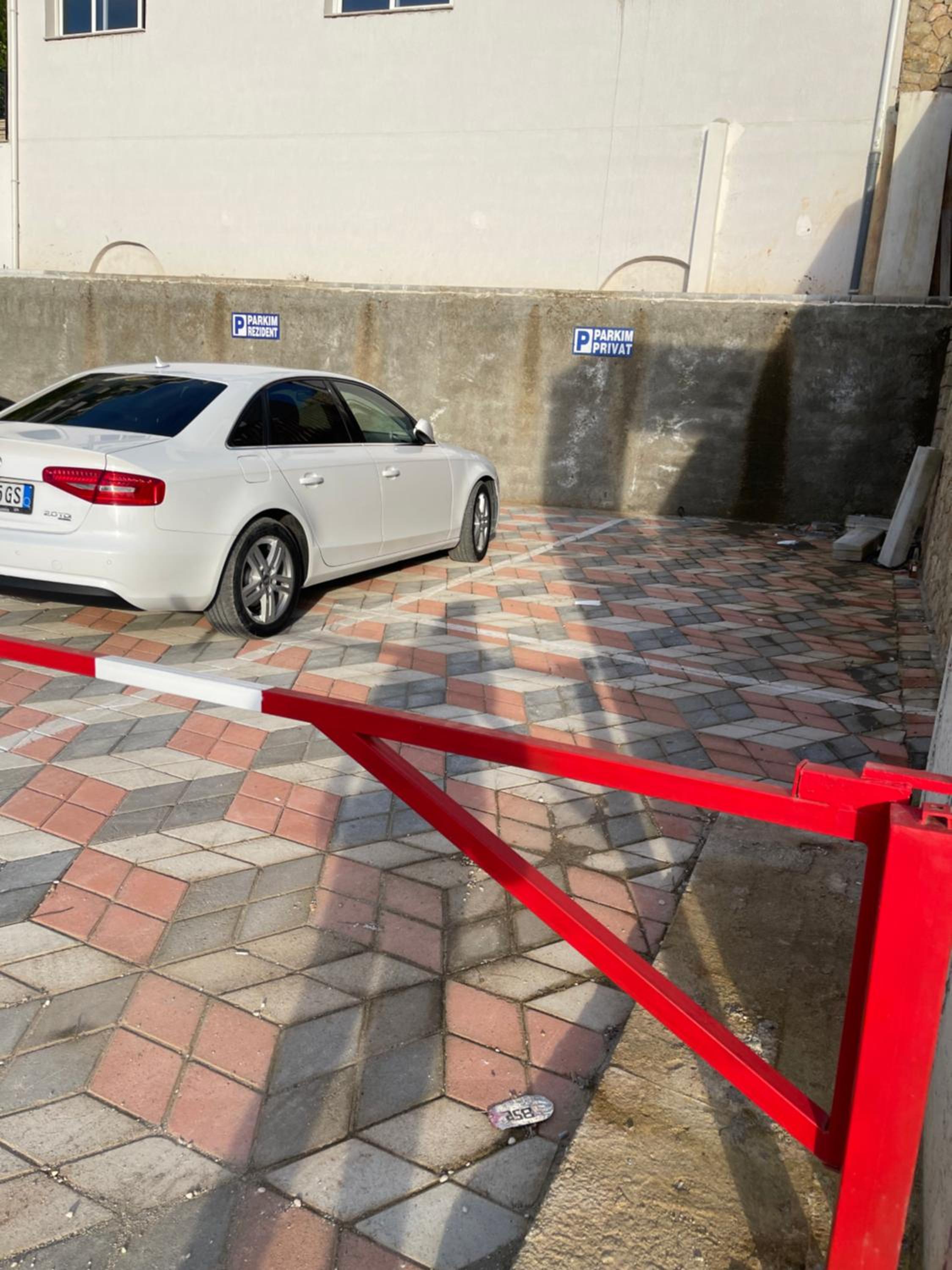 Perla Luxury Apartment - Private Patio & Parking