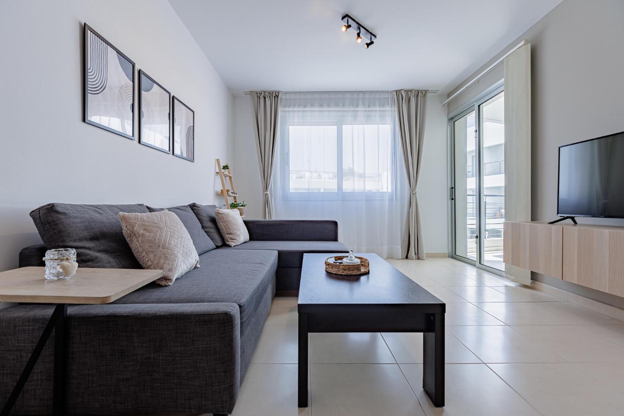 Stylish One-Bedroom Sea Retreat