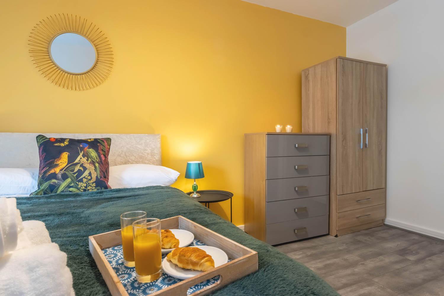 Stylish 2 bedroom City Centre Apartment sleeps 6 with Free Convenient Bullring , Grand Central Parking view 5
