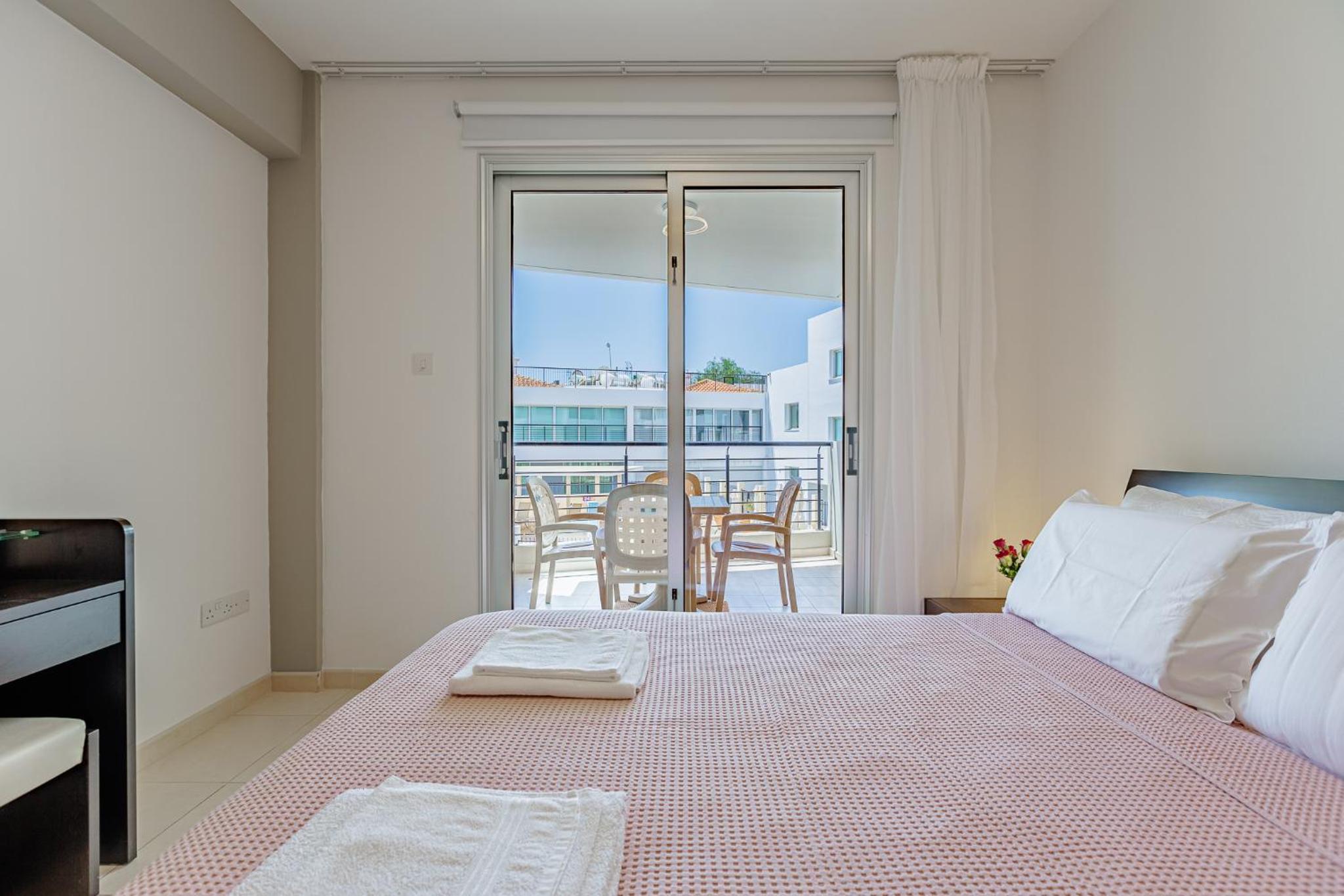 Stylish One-Bedroom Sea Retreat