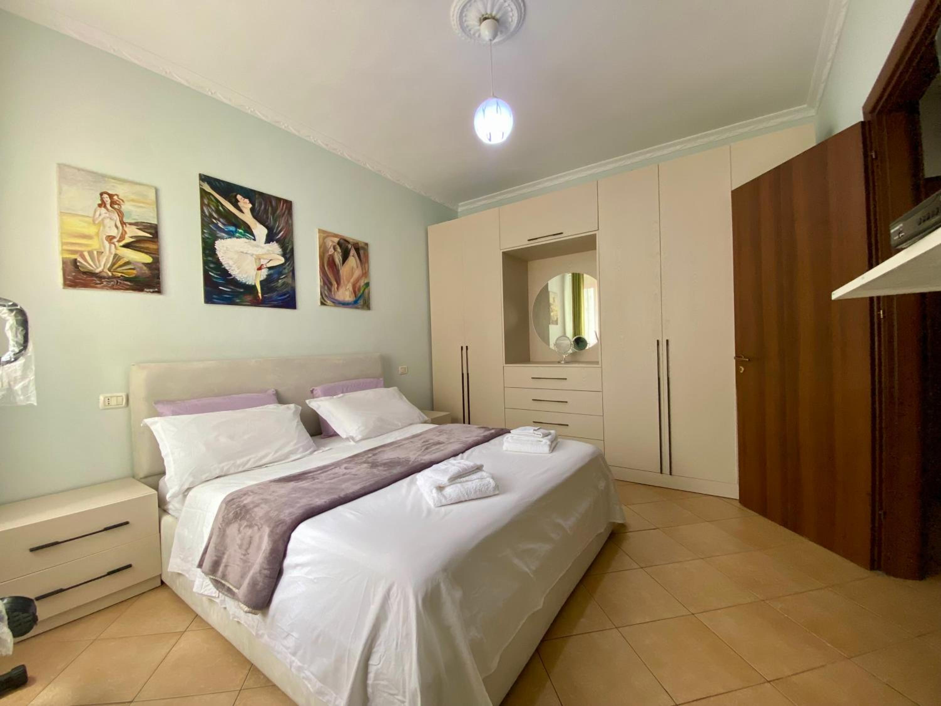 Stay at an artist's place!