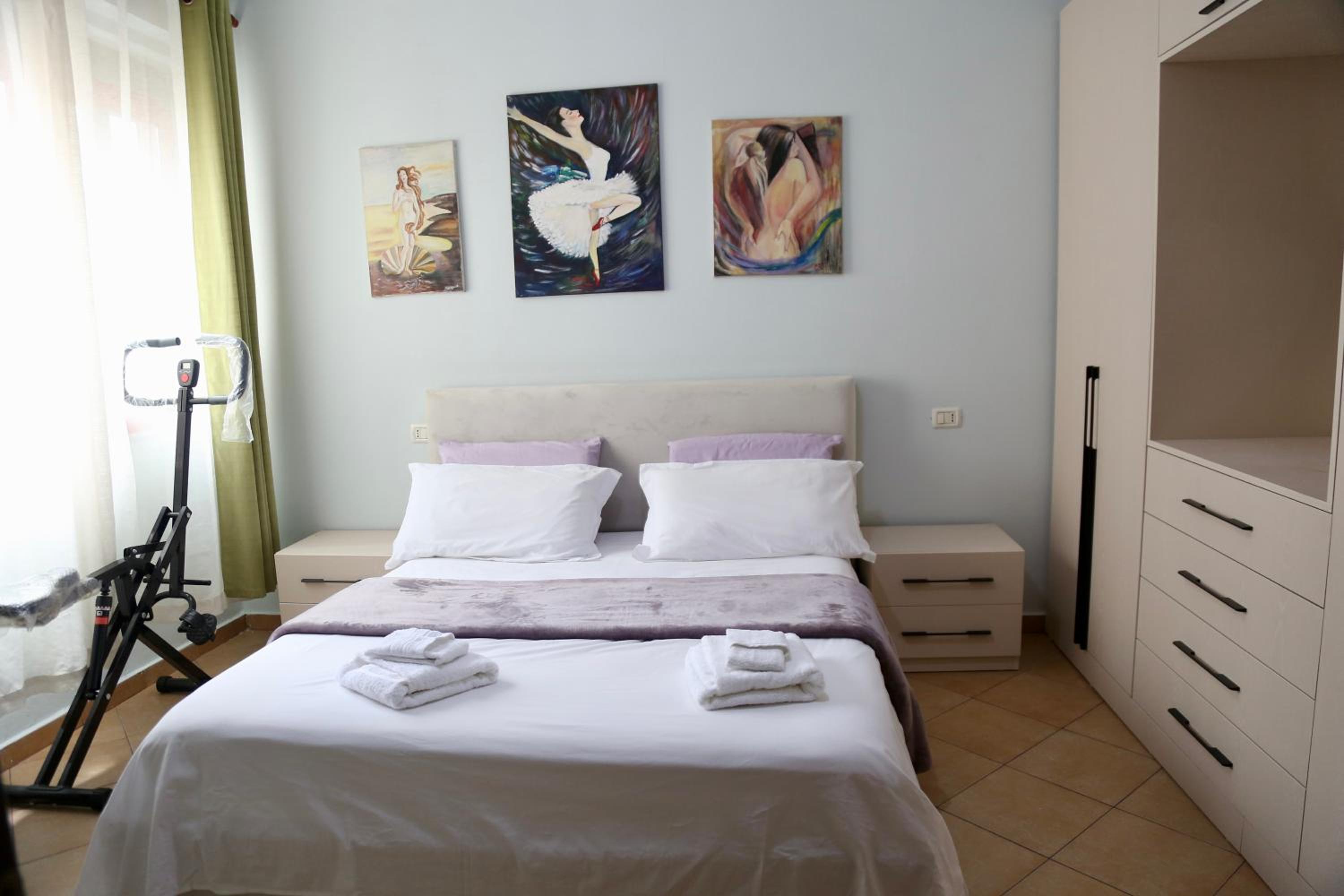 Stay at an artist's place!