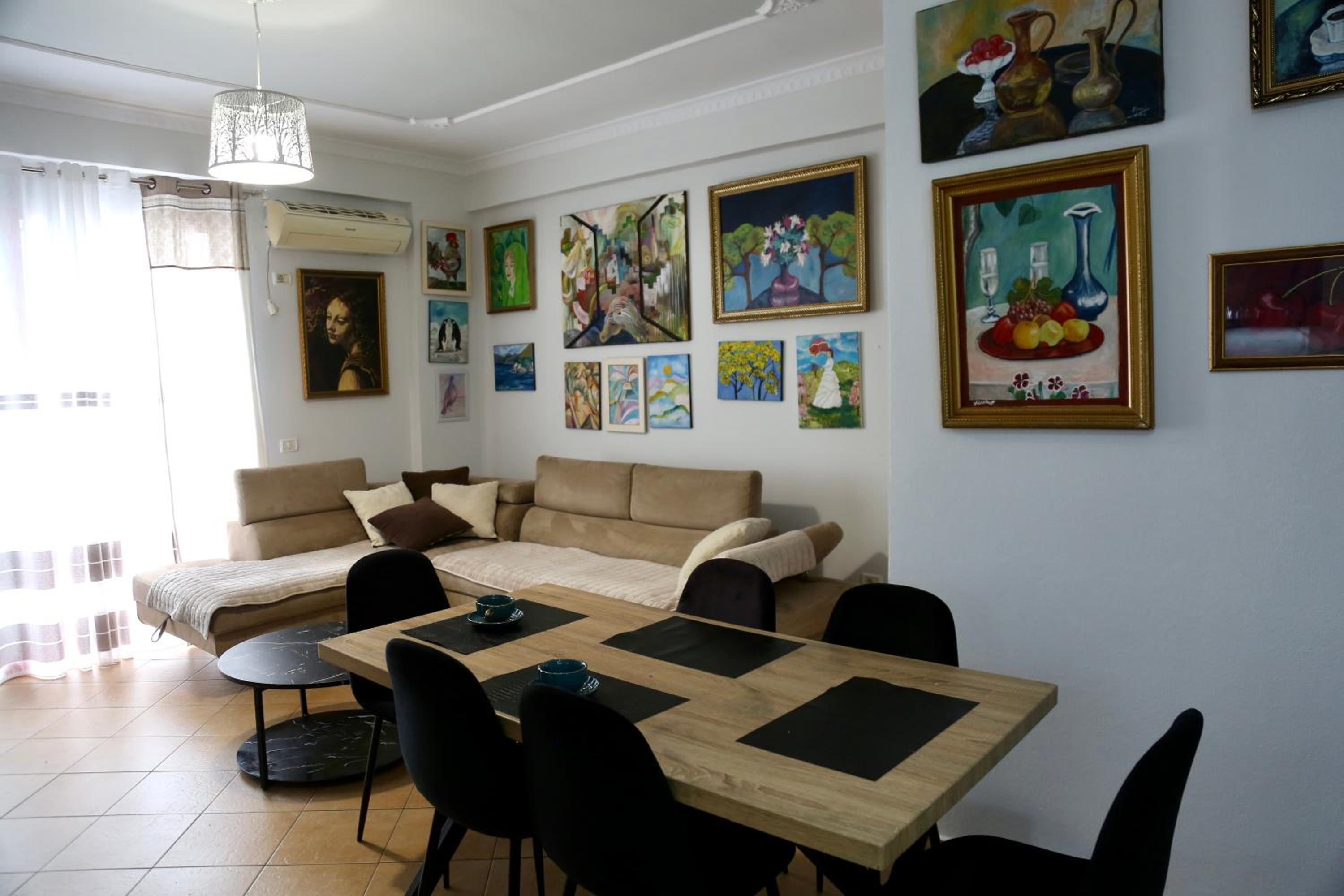 Stay at an artist's place!
