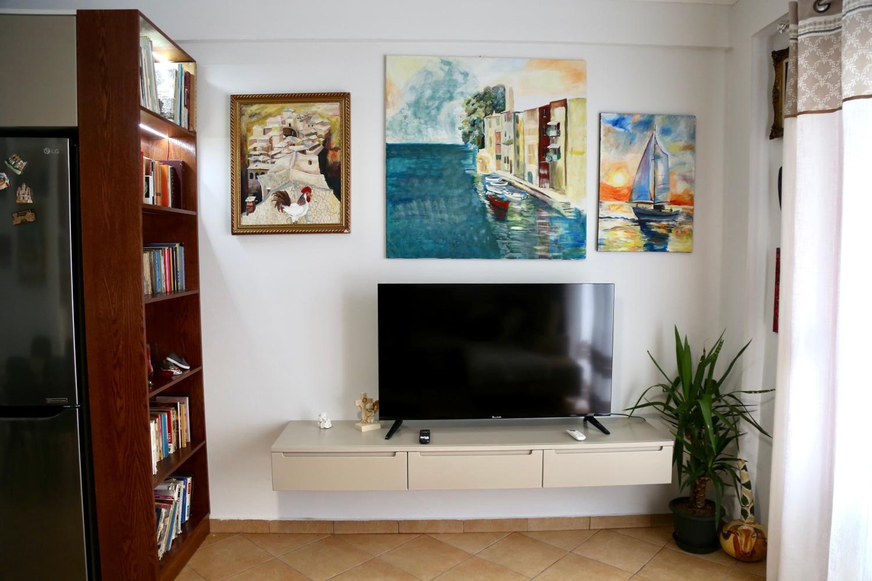 Stay at an artist's place!