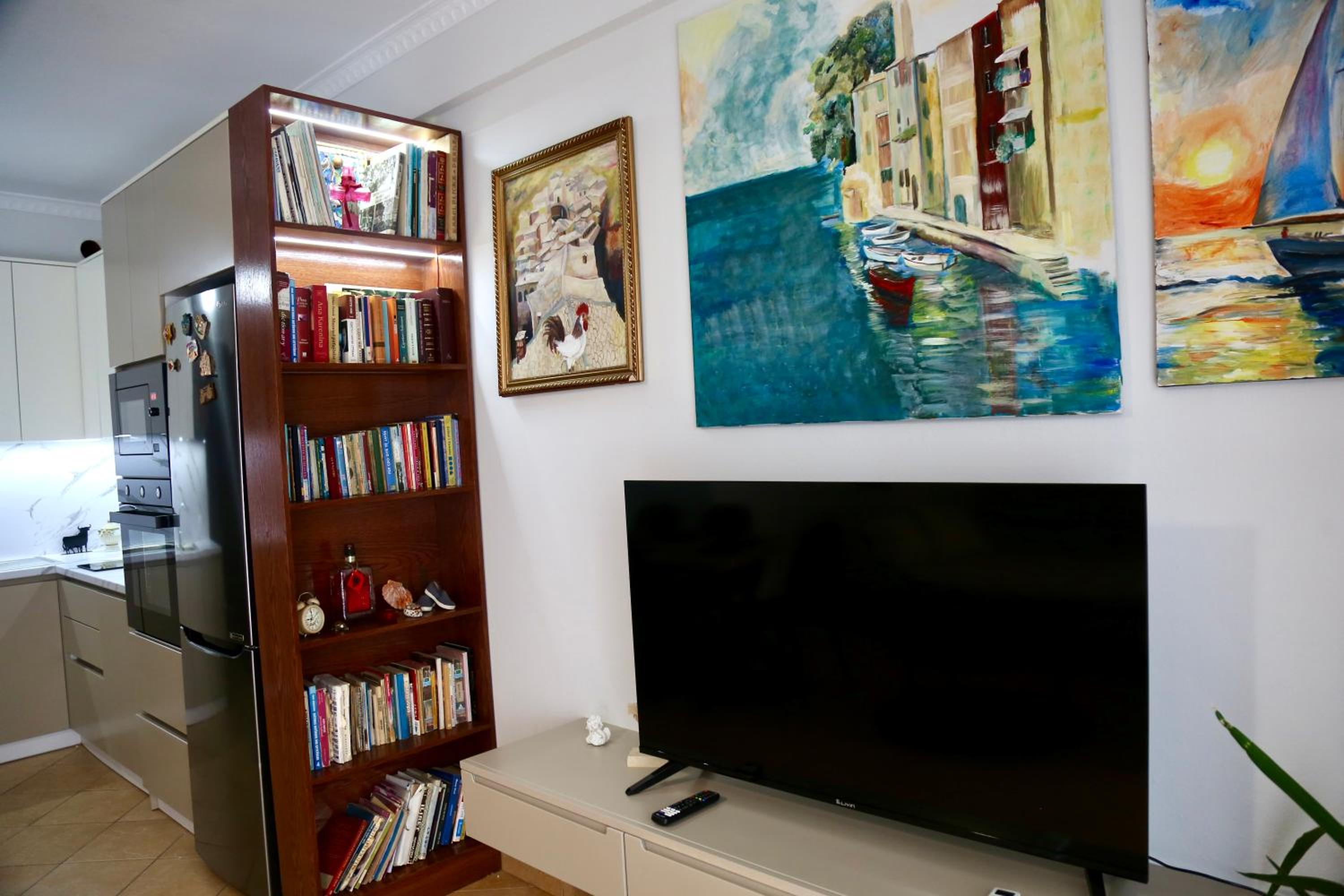 Stay at an artist's place!
