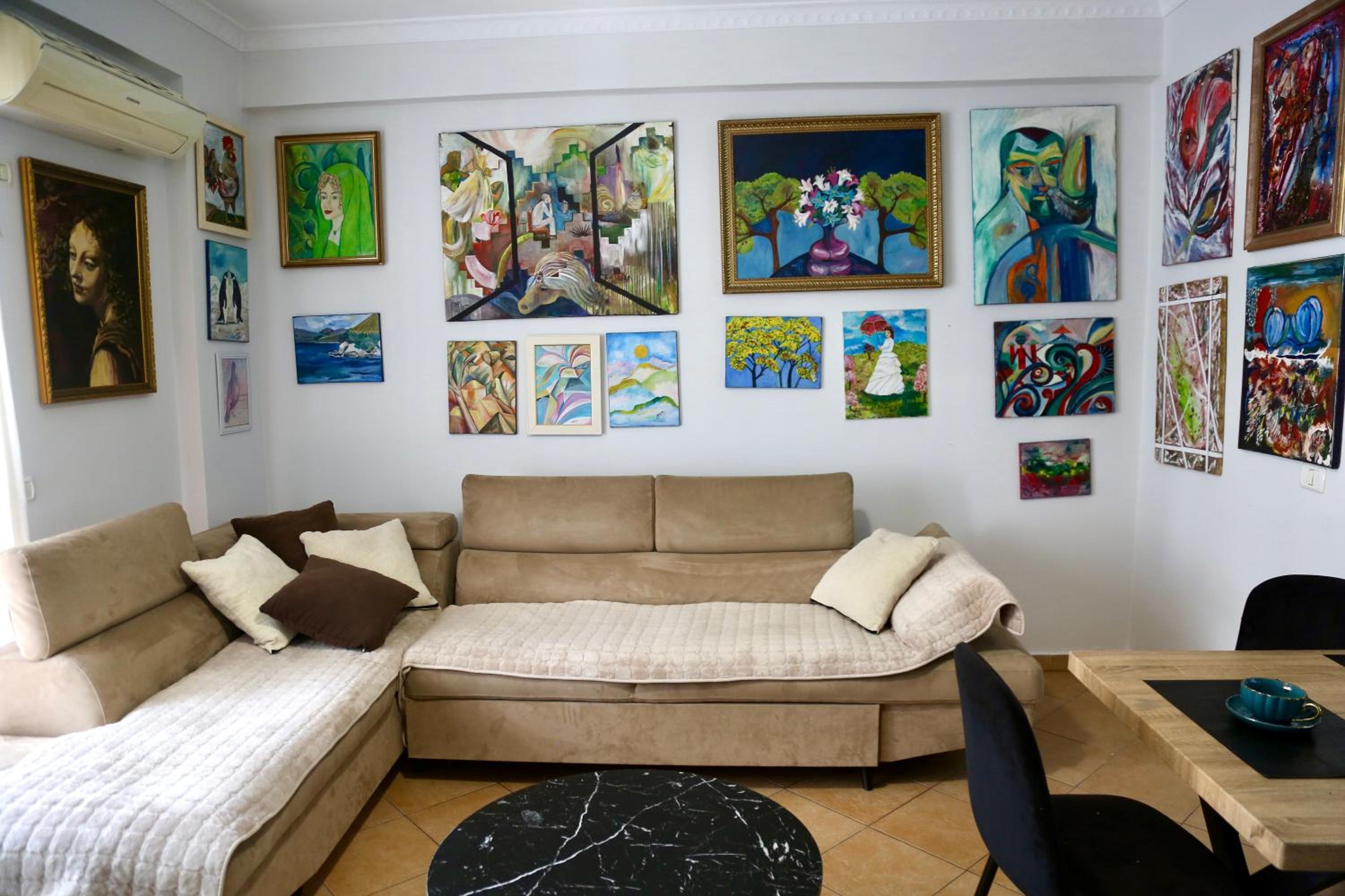 Stay at an artist's place!