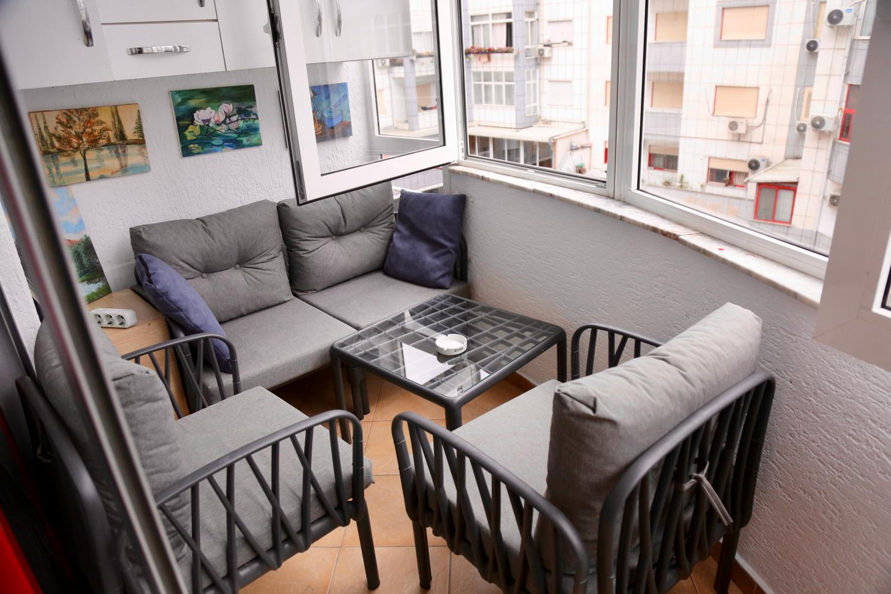 Stay at an artist's place!
