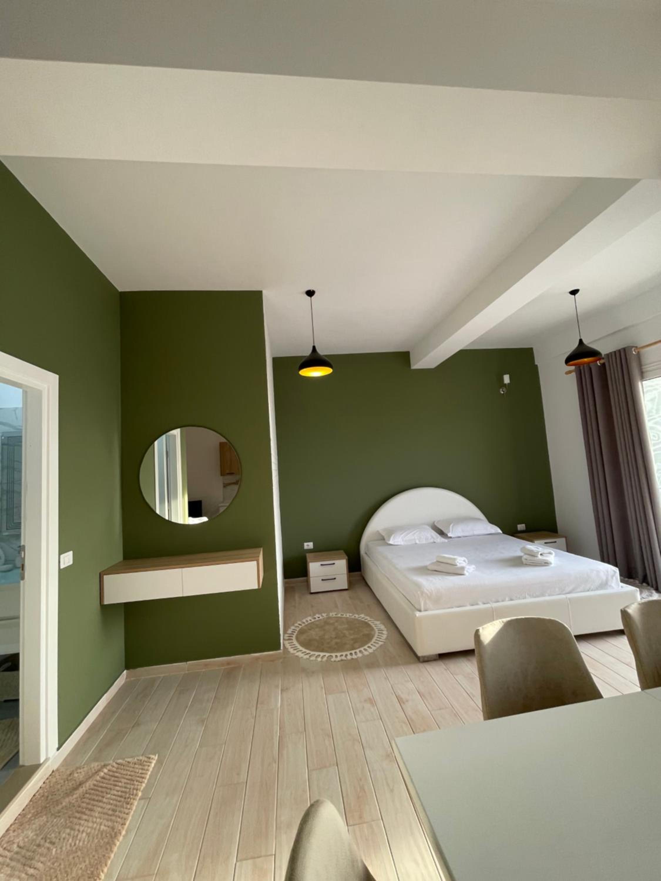 Perla Luxury Apartment - Private Patio & Parking