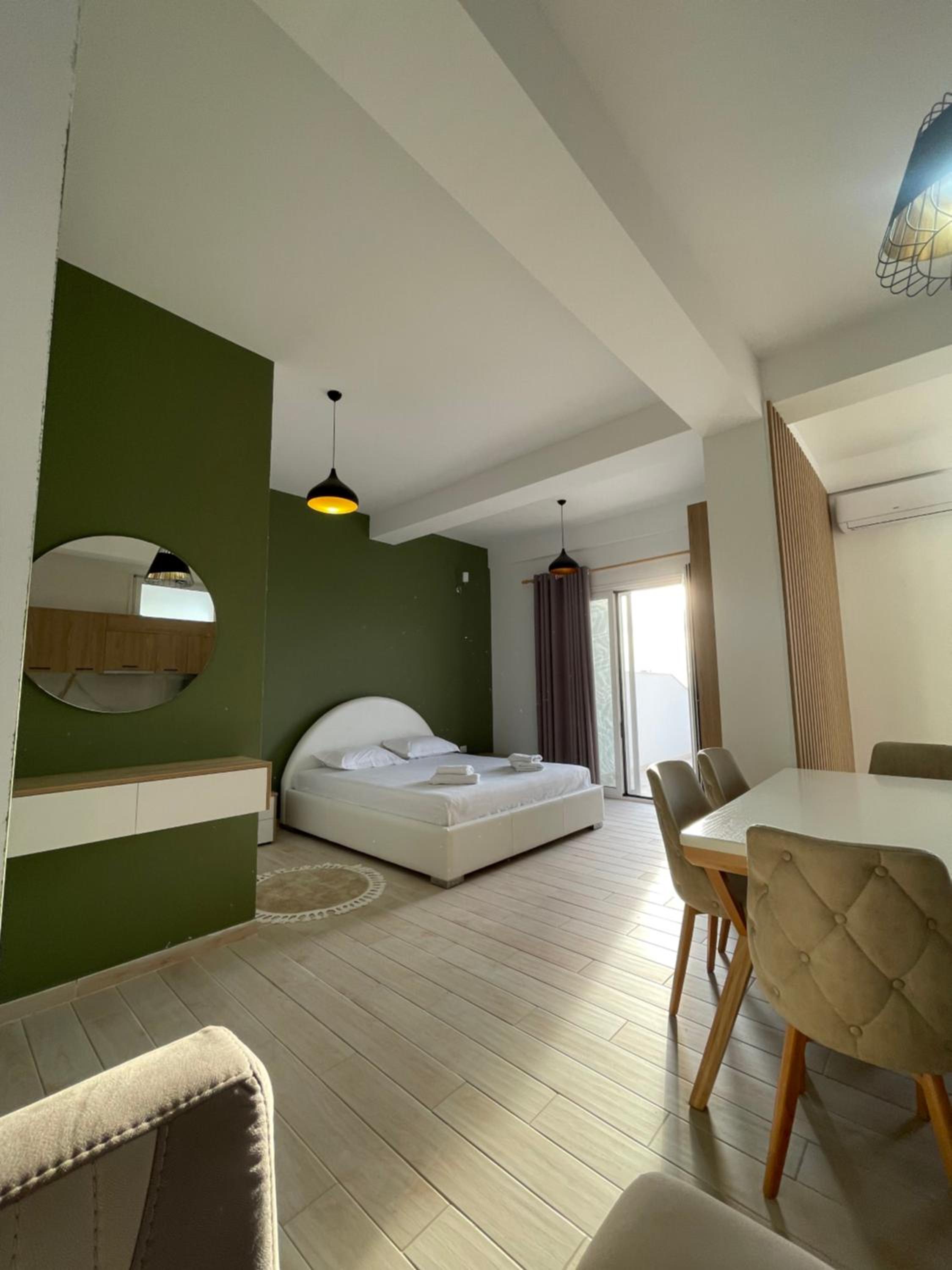 Perla Luxury Apartment - Private Patio & Parking