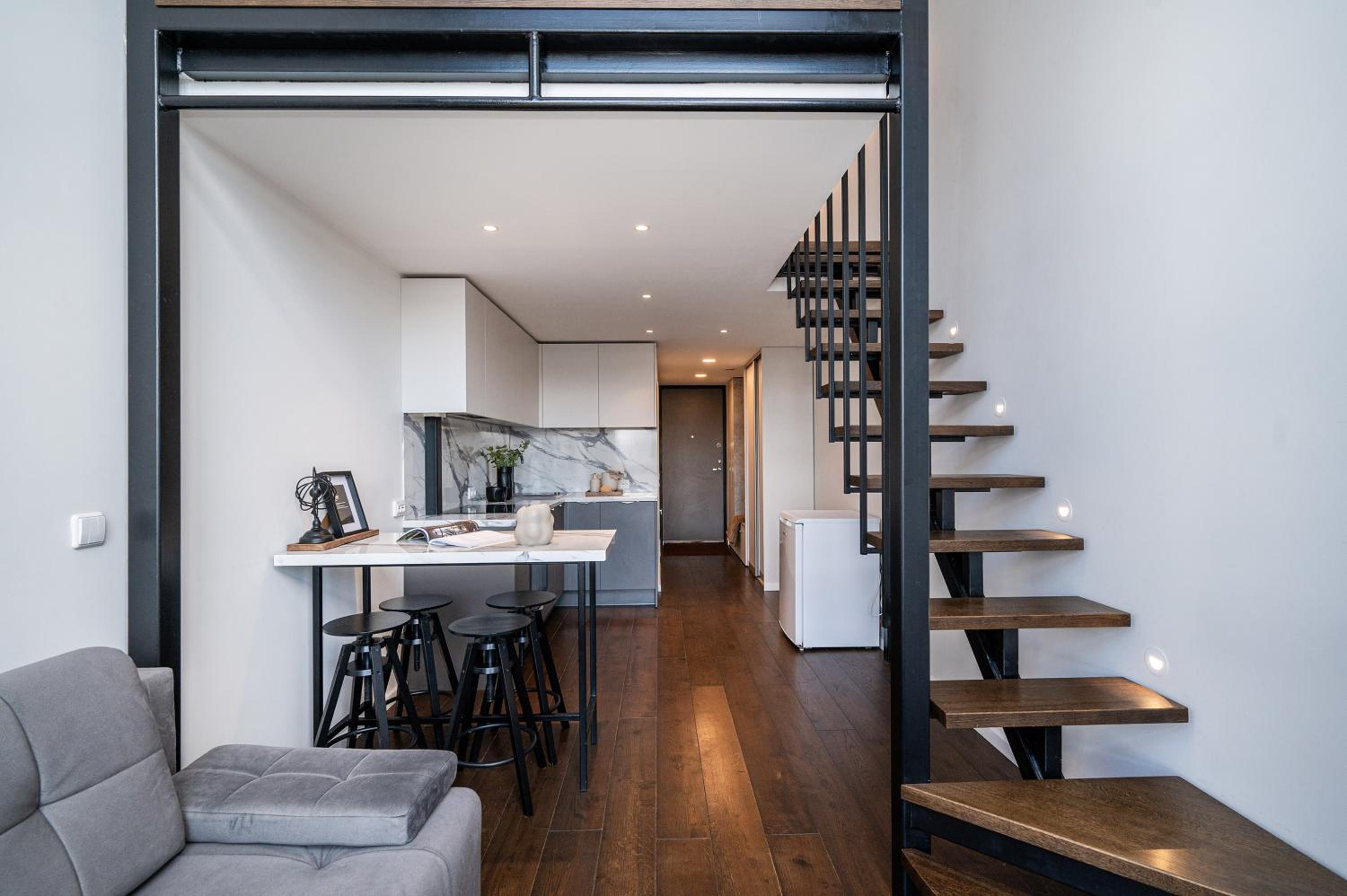 Stylish Loft, Steps to Downtown, Fast Wi-Fi view 3