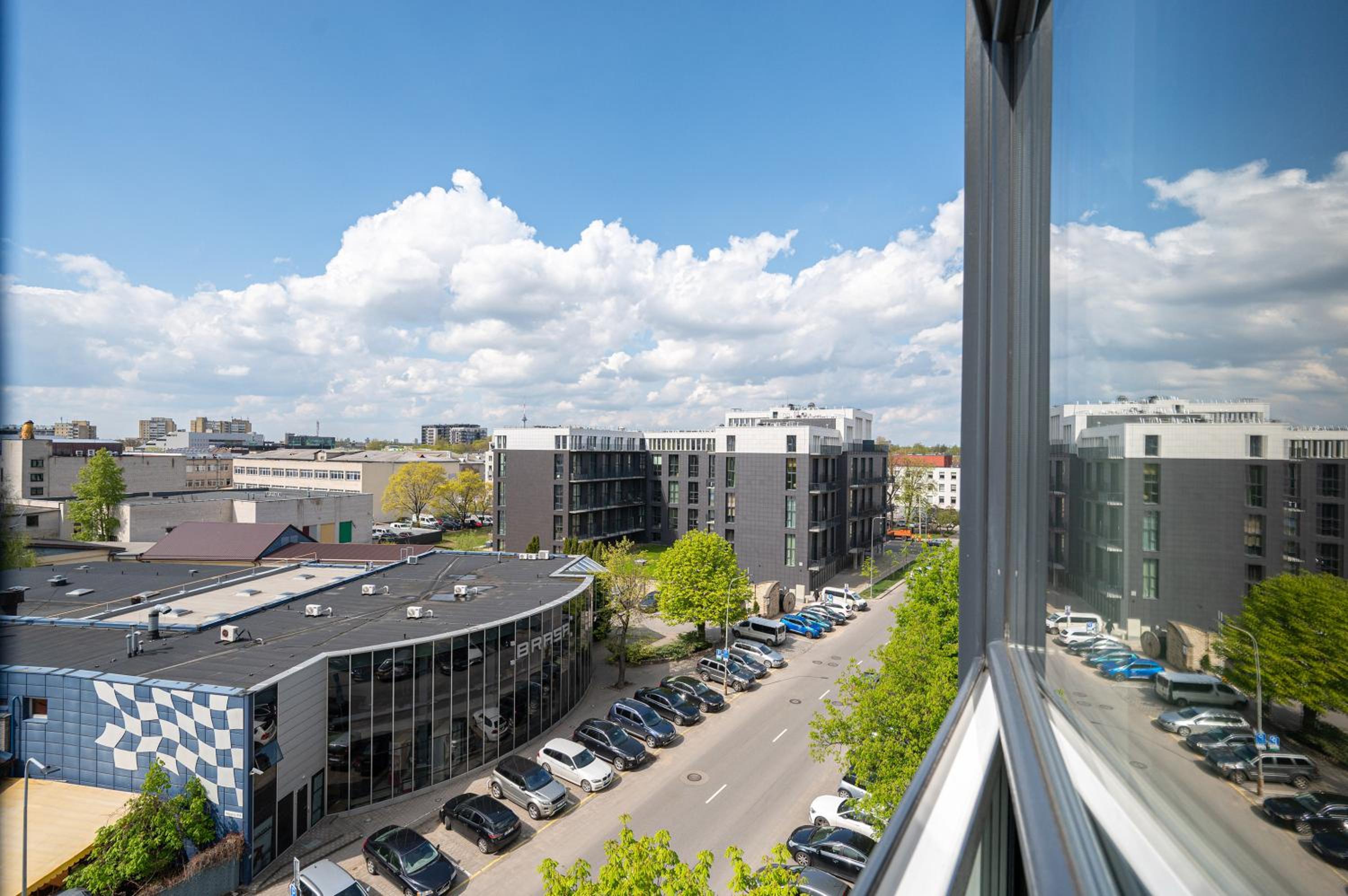 Stylish Loft, Steps to Downtown, Fast Wi-Fi view 2
