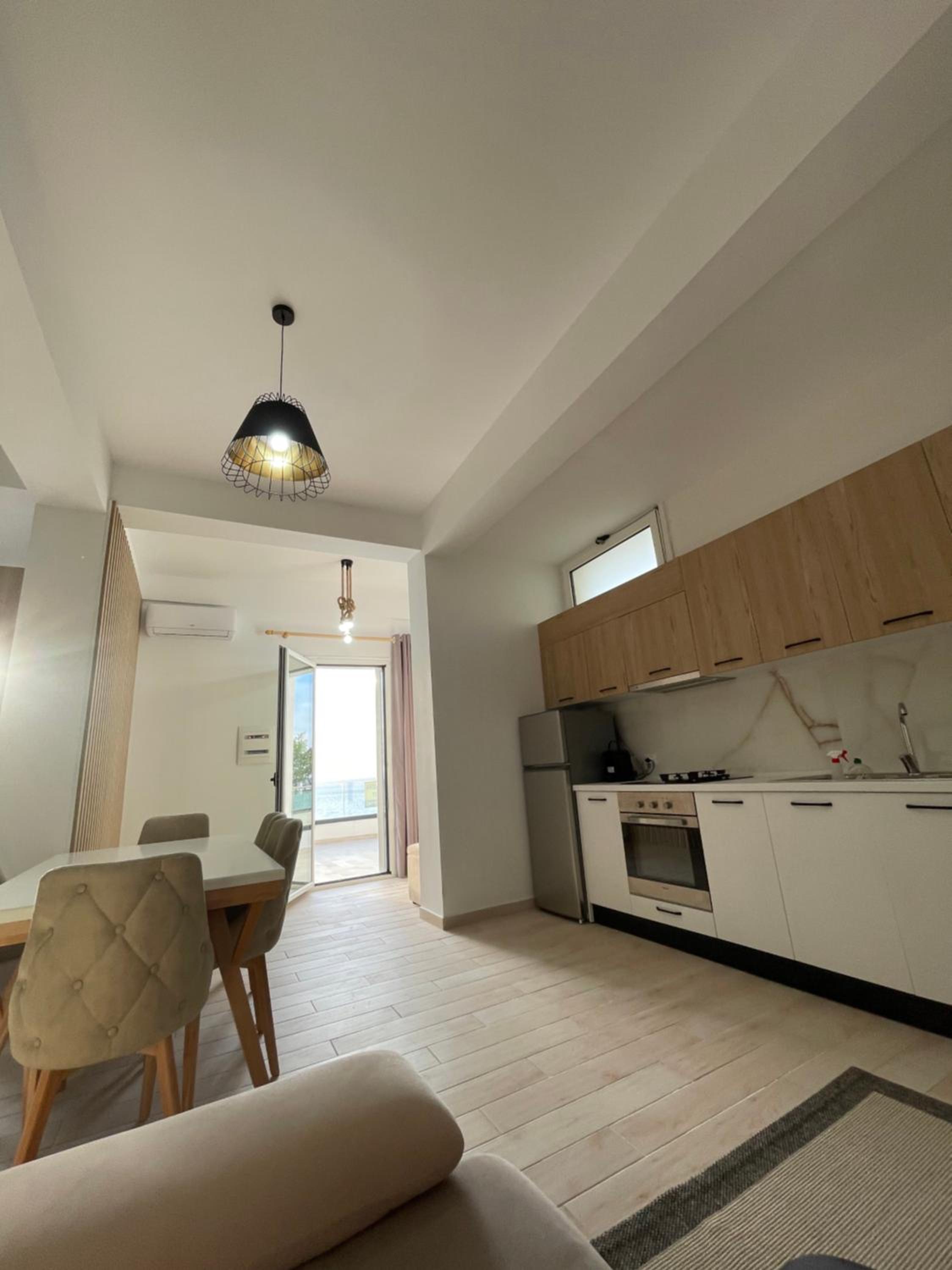 Perla Luxury Apartment - Private Patio & Parking