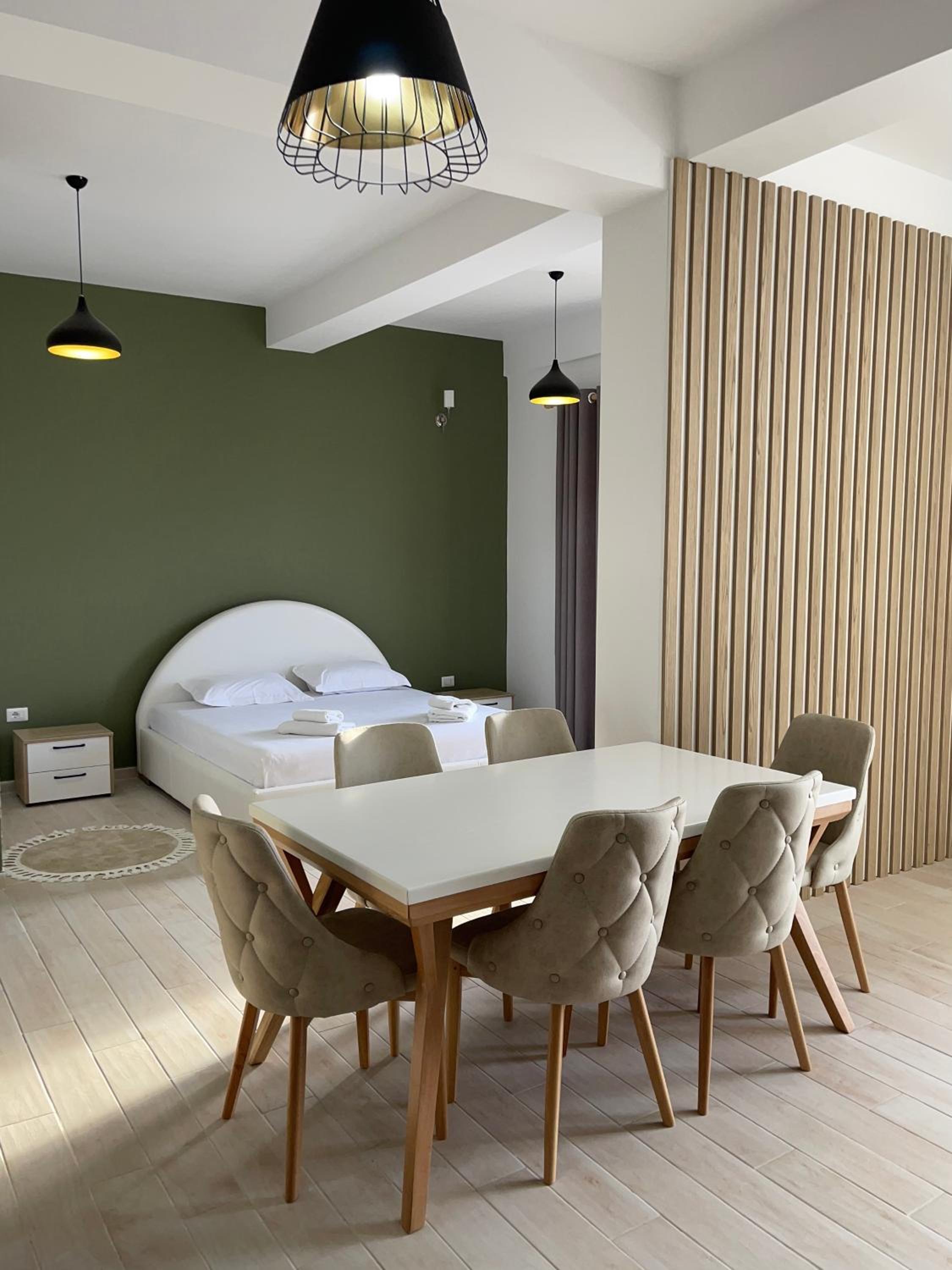 Perla Luxury Apartment - Private Patio & Parking