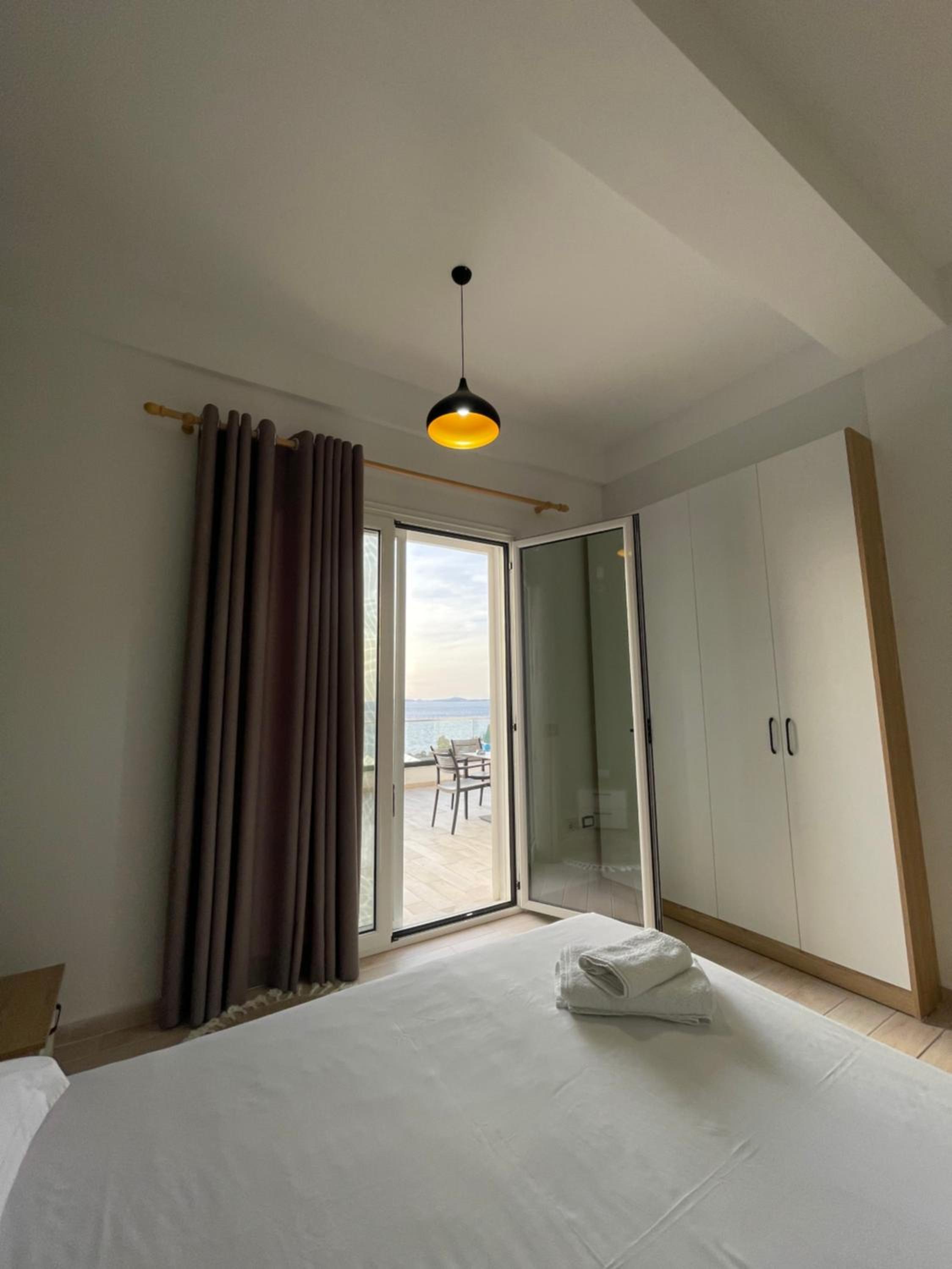 Perla Luxury Apartment - Private Patio & Parking