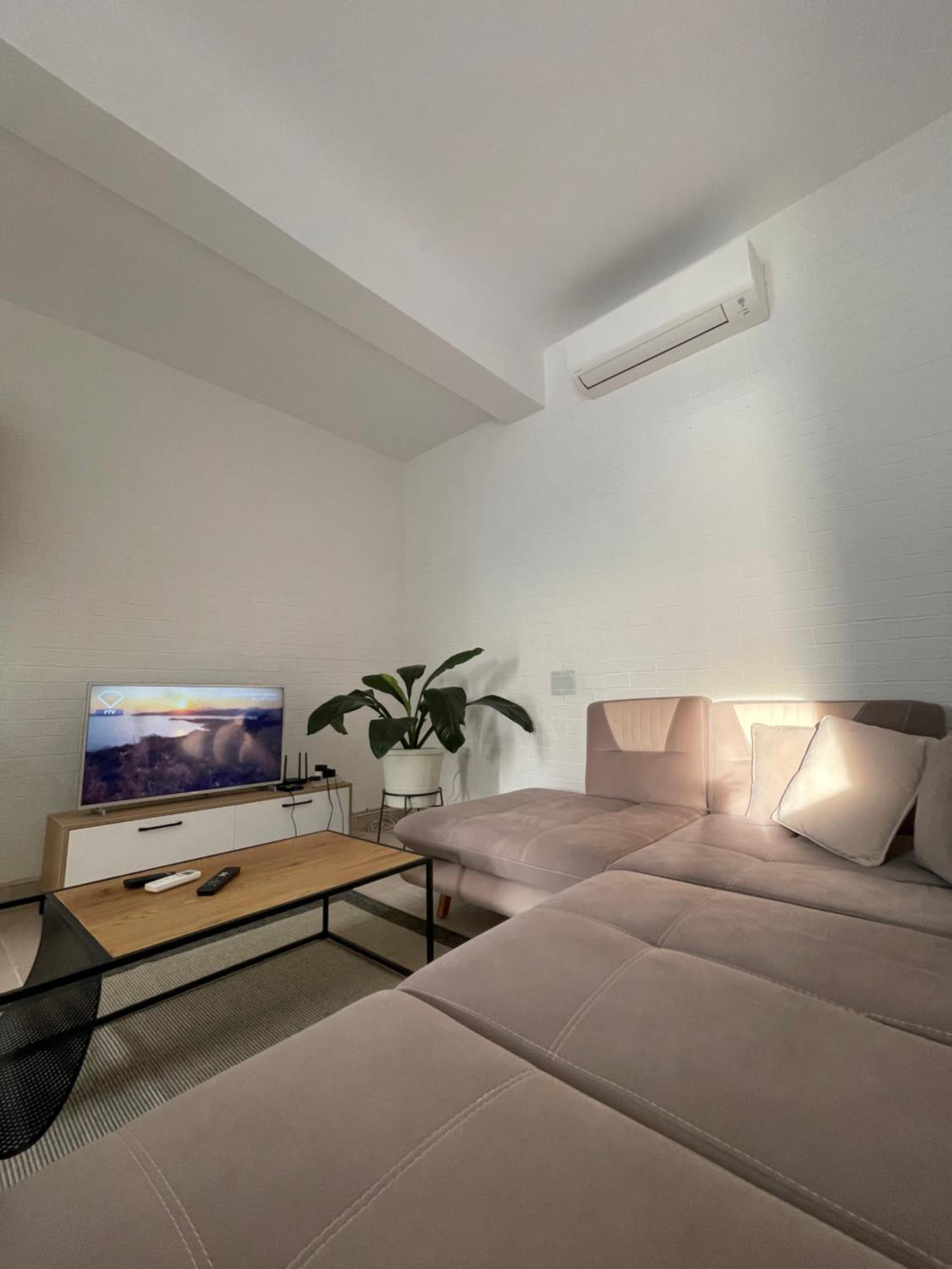 Perla Luxury Apartment - Private Patio & Parking