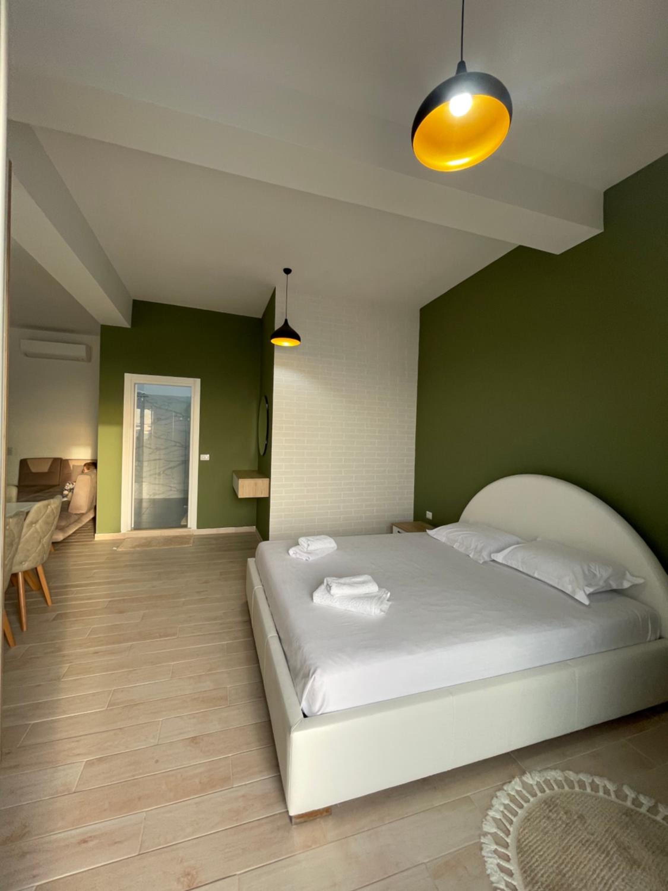 Perla Luxury Apartment - Private Patio & Parking