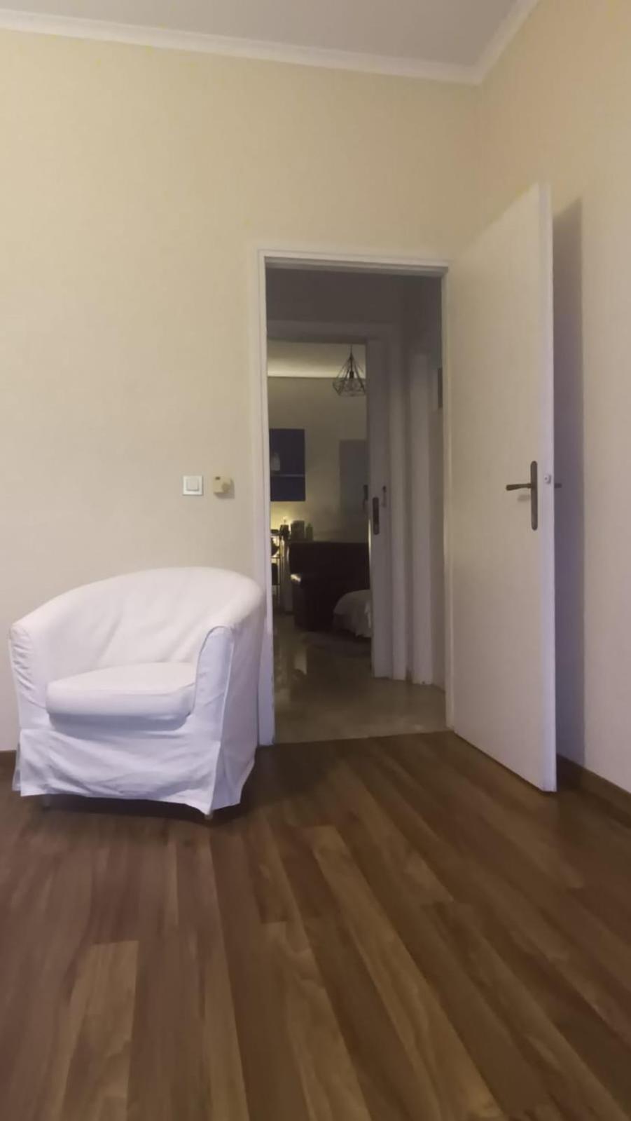 Sunny studio Chalandri - Penthouse with balcony