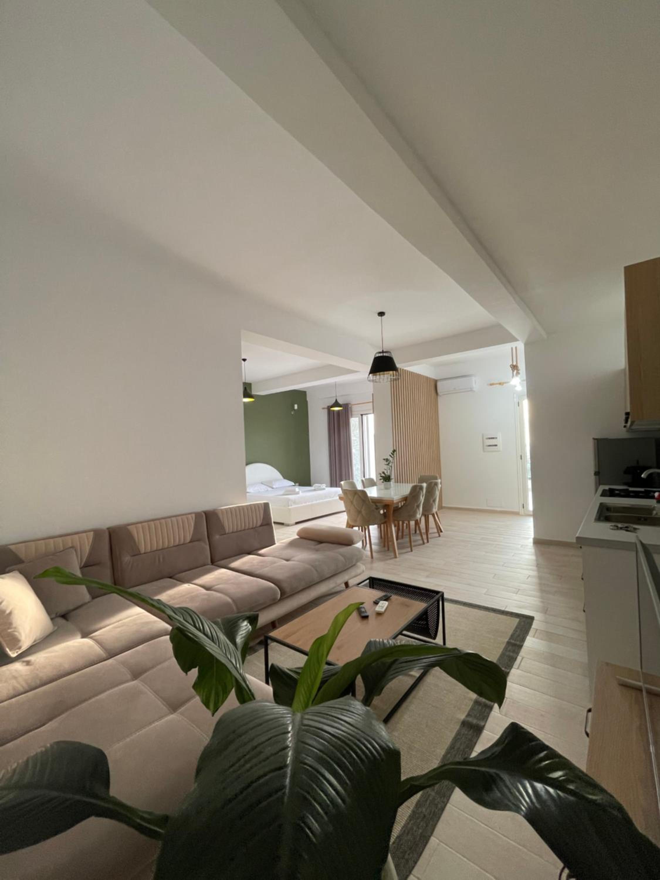 Perla Luxury Apartment - Private Patio & Parking