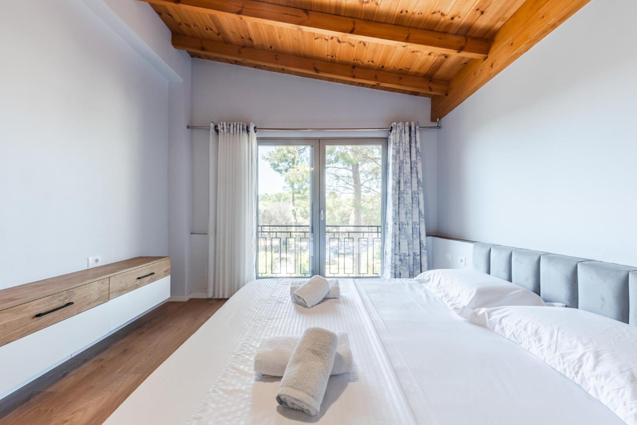Beni's Villa Apartments by PS
