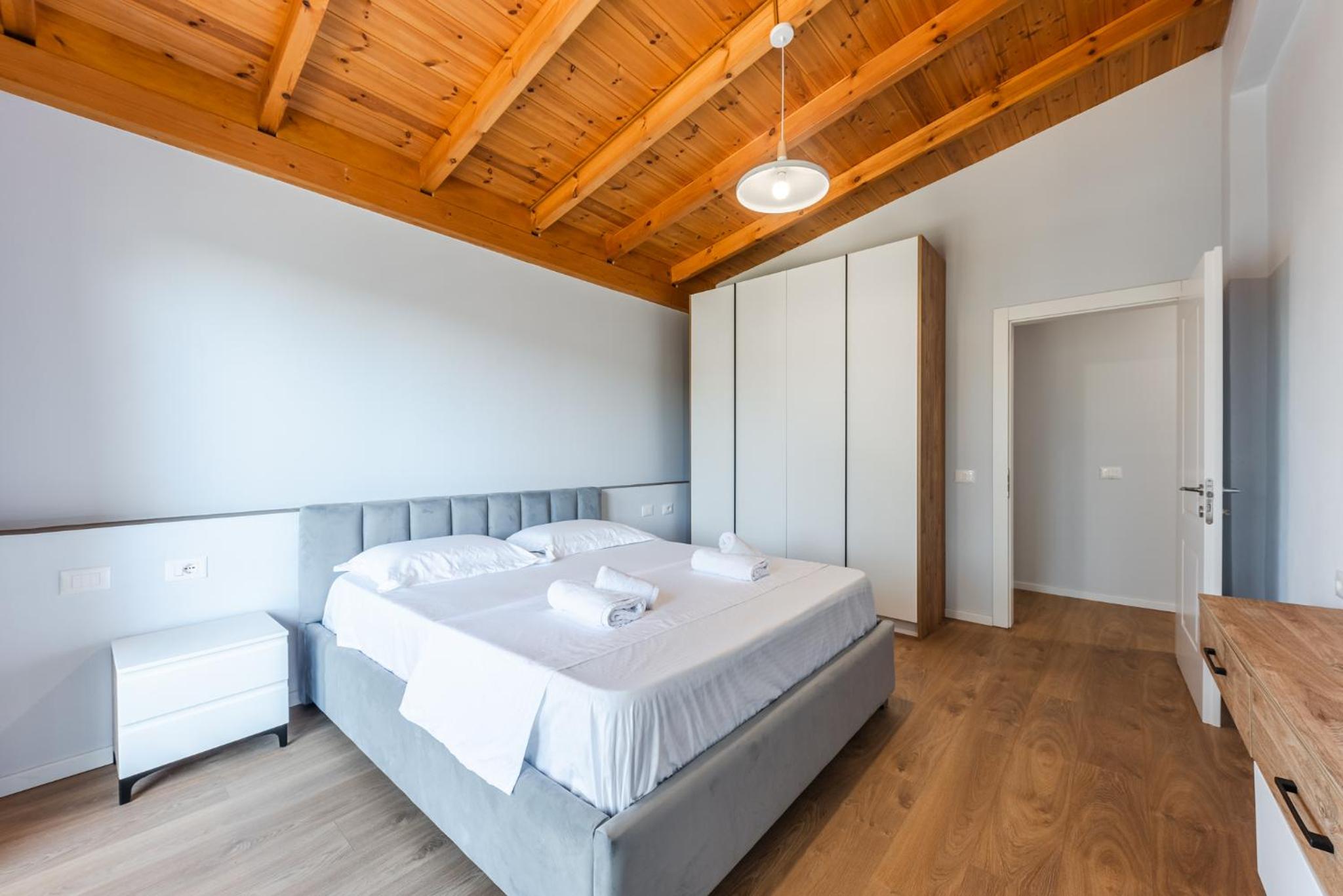 Beni's Villa Apartments by PS