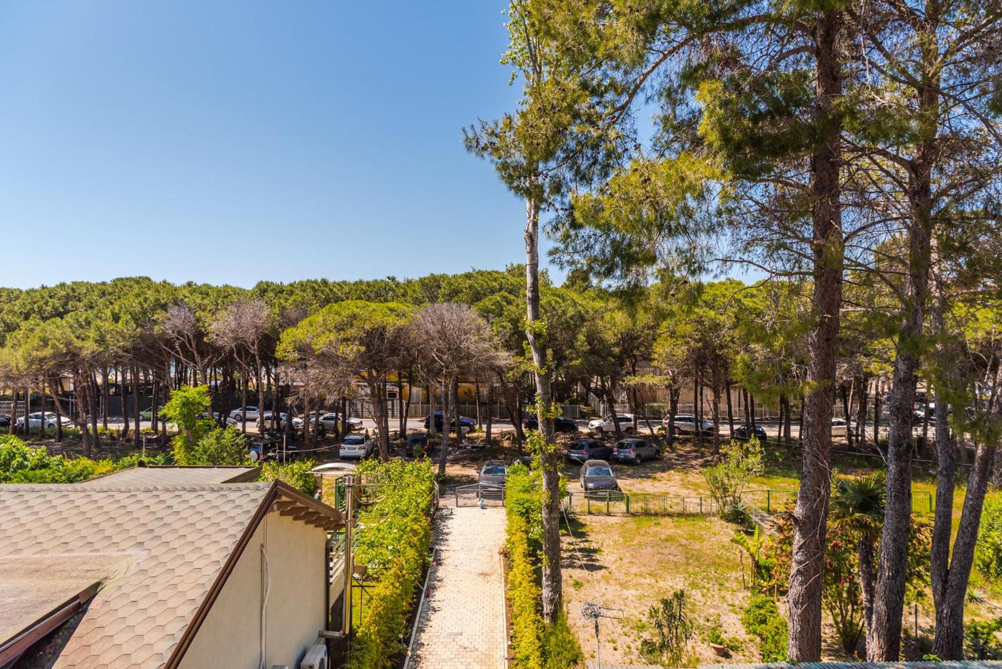 Beni's Villa Apartments by PS
