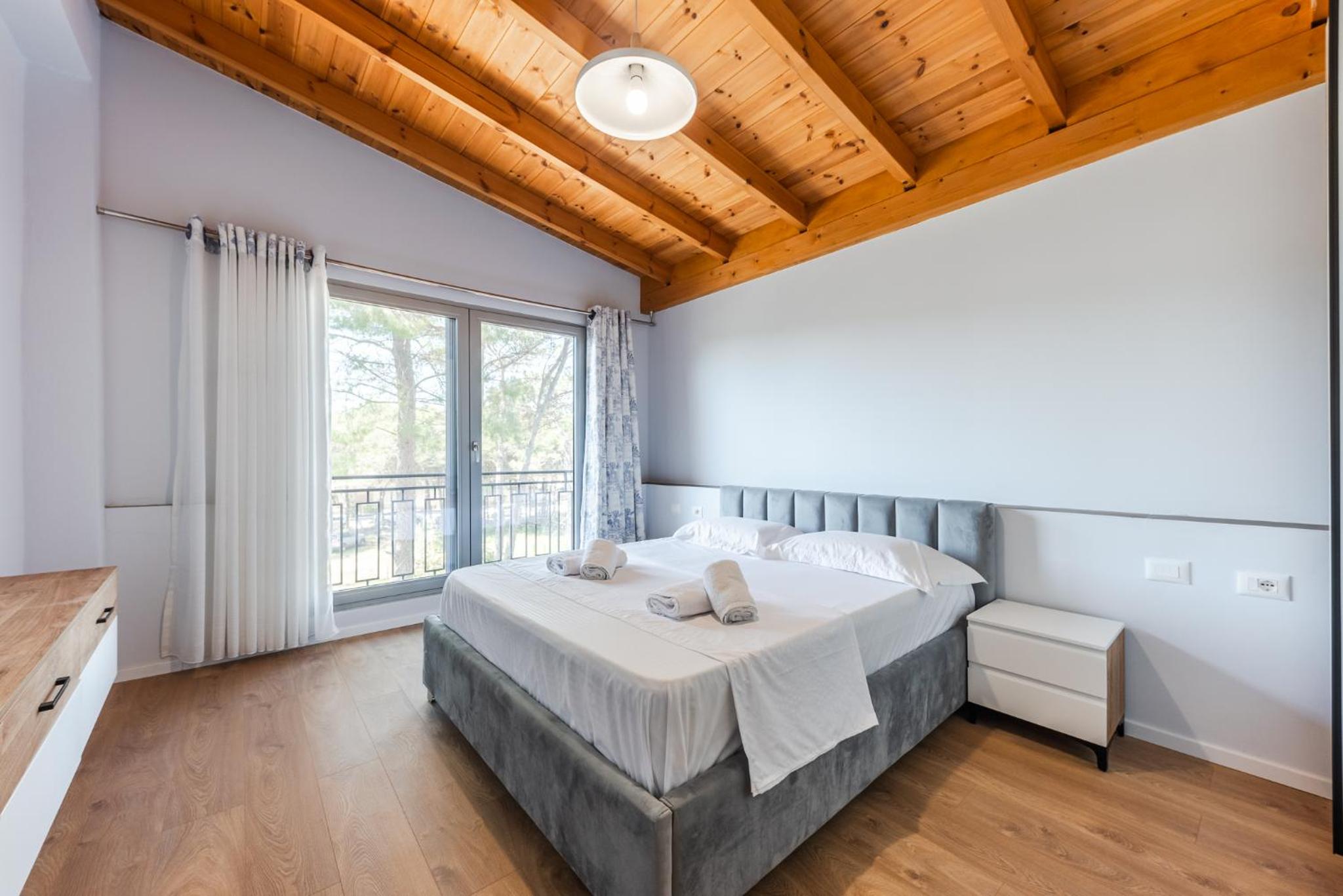 Beni's Villa Apartments by PS