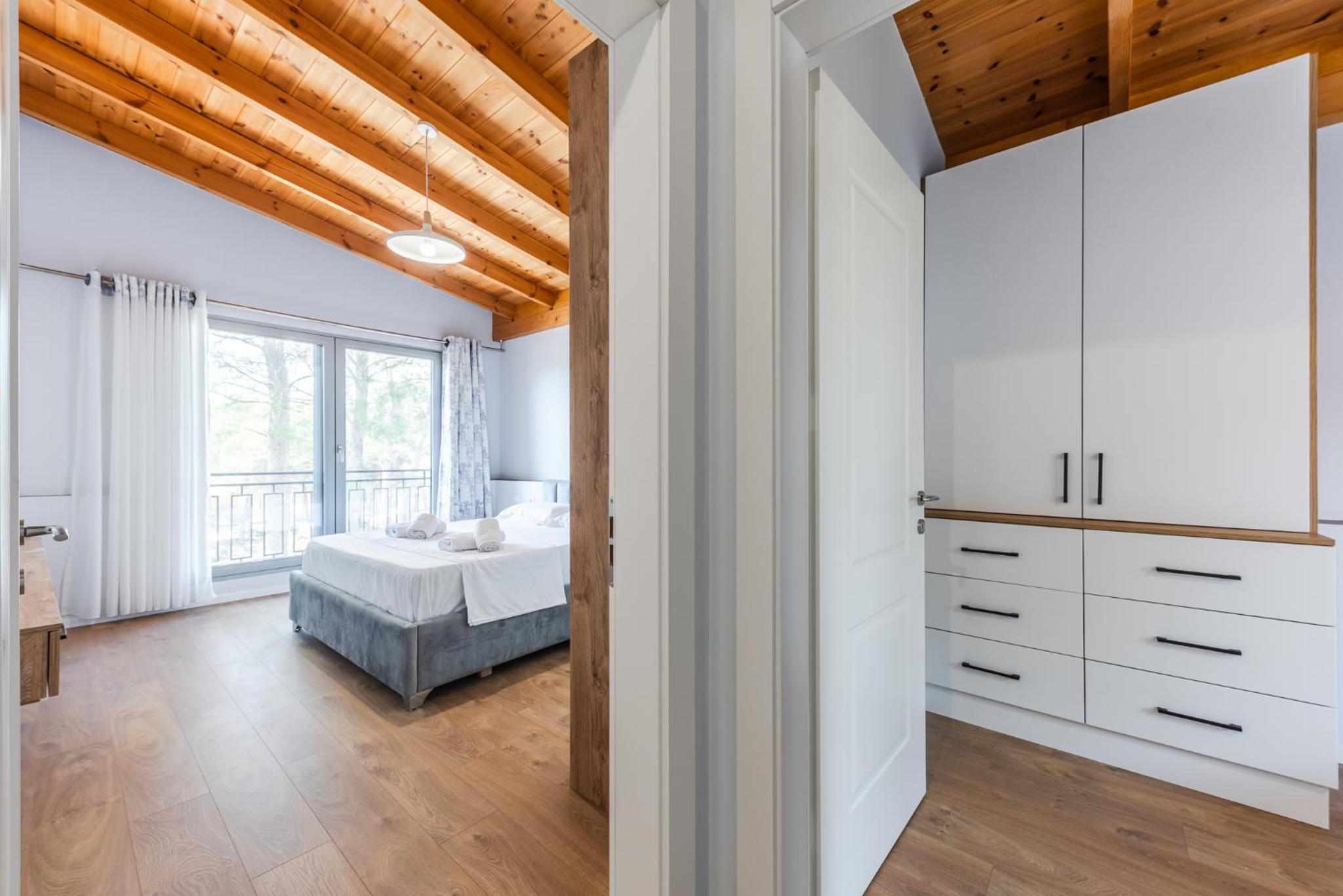 Beni's Villa Apartments by PS