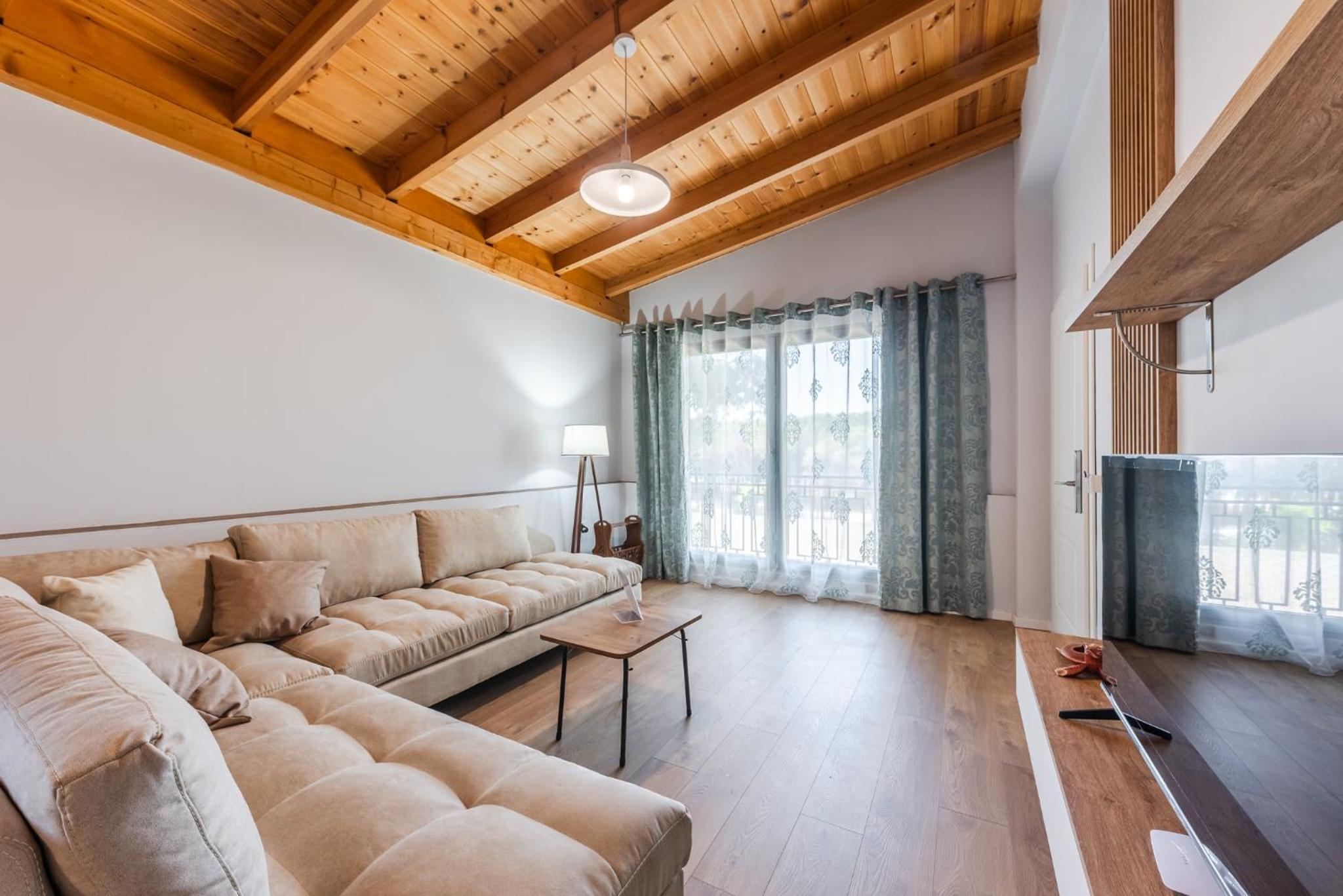 Beni's Villa Apartments by PS