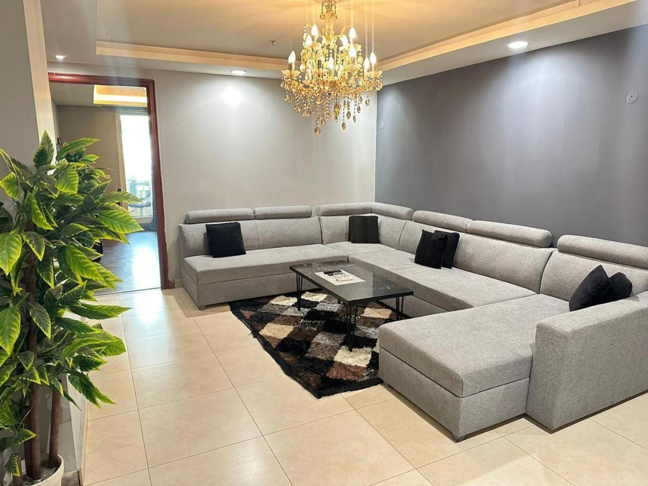 Gold Crest Mall, One bed Appollo view 4