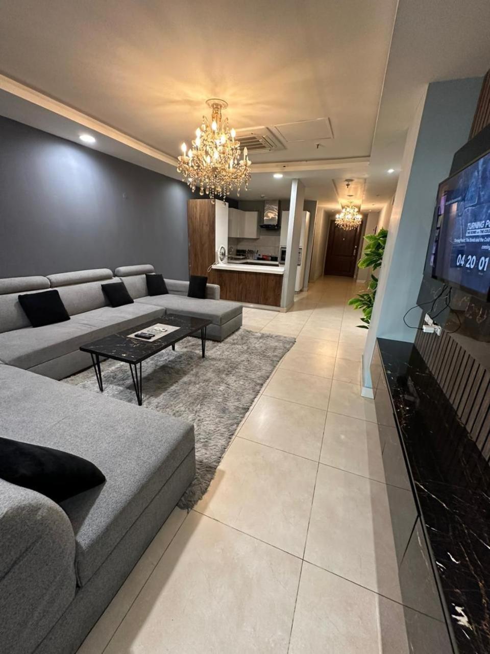 Gold Crest Mall, One bed Appollo view 5