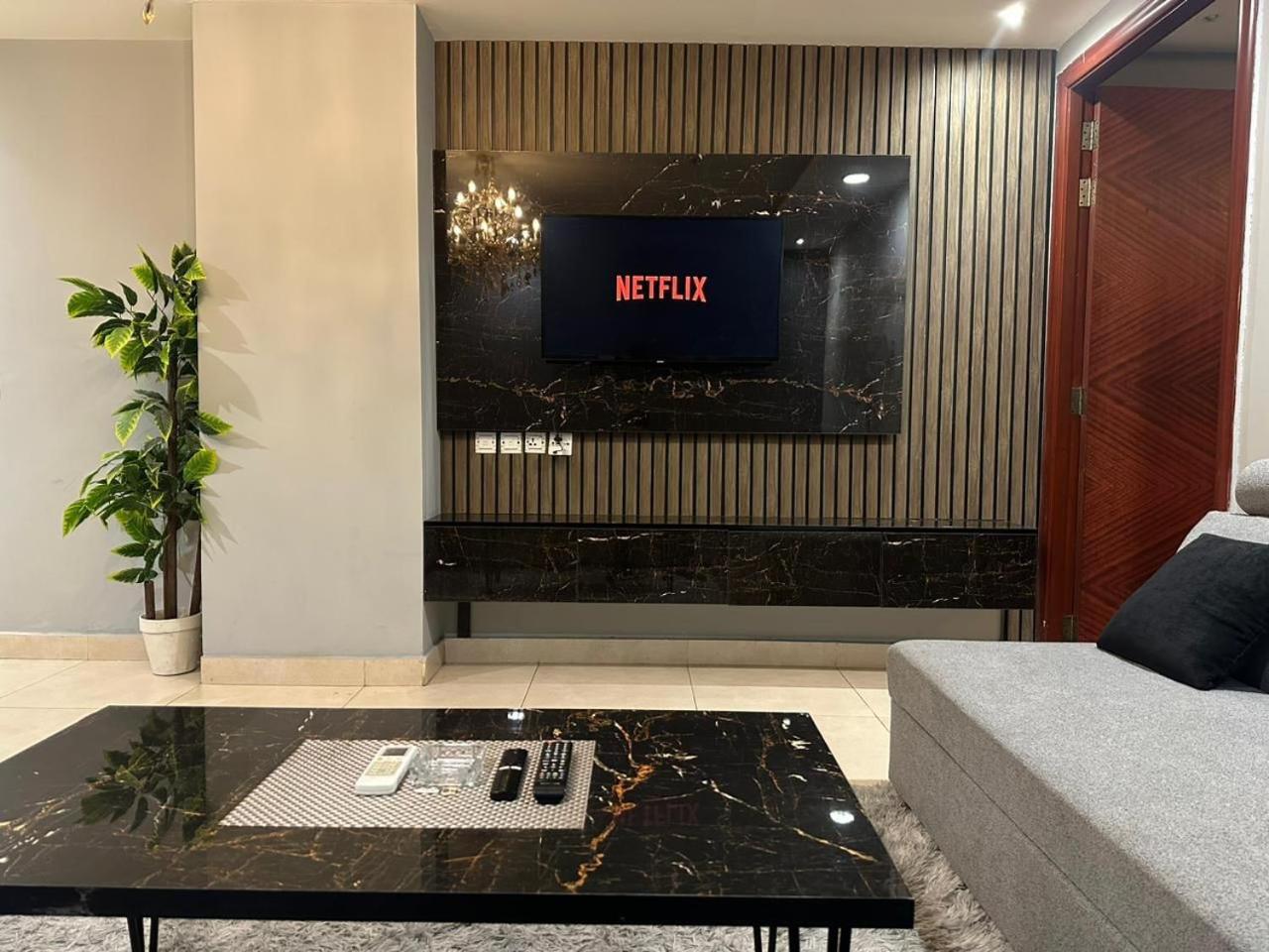 Gold Crest Mall, One bed Appollo view 3