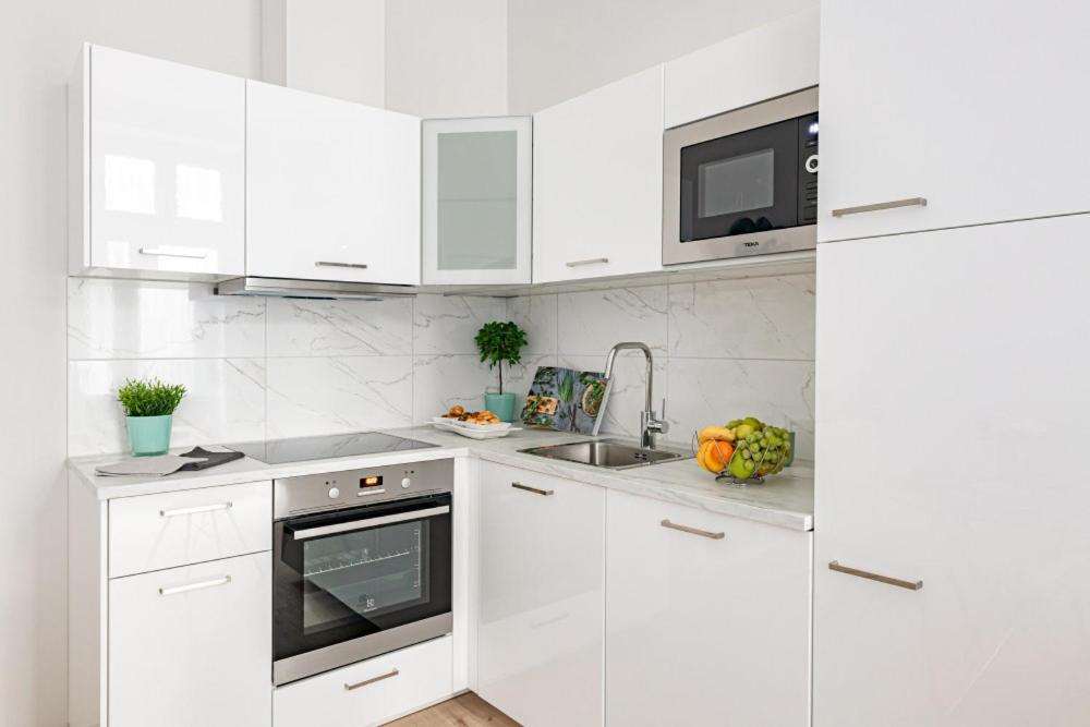 Elegance 2 - Dessewffy Apartment view 2