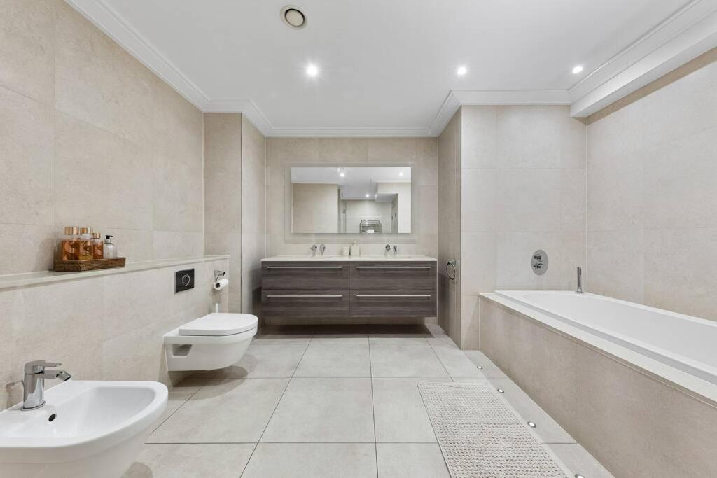 Park Lane Palace- Luxury Sleeps 10