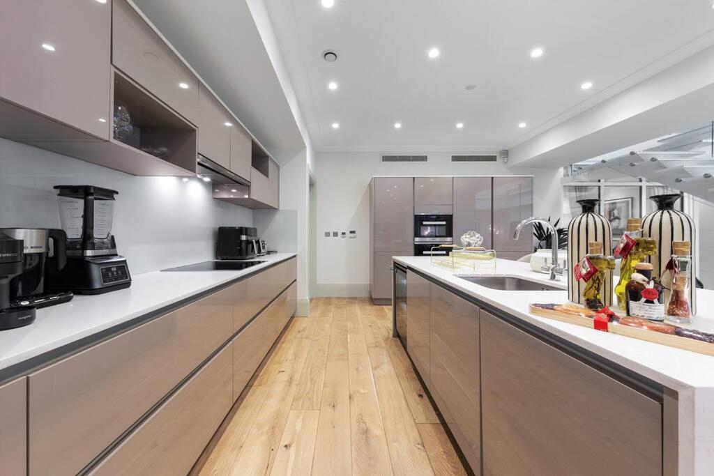 Park Lane Palace- Luxury Sleeps 10