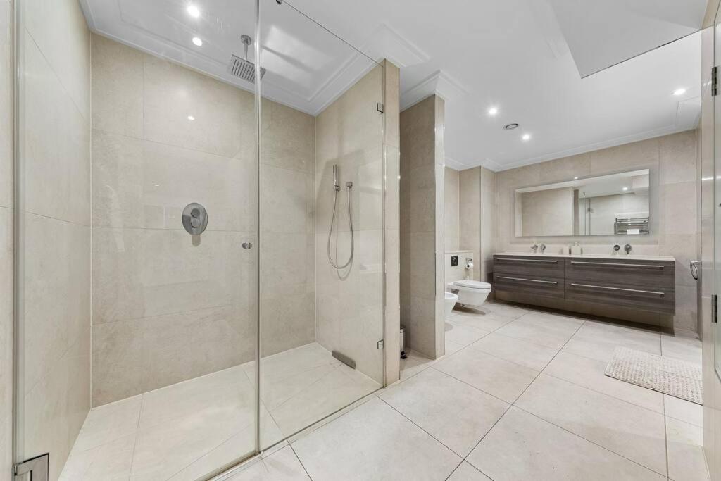 Park Lane Palace- Luxury Sleeps 10