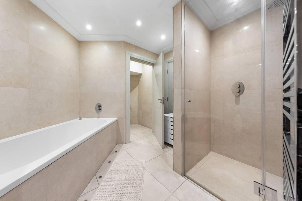 Park Lane Palace- Luxury Sleeps 10