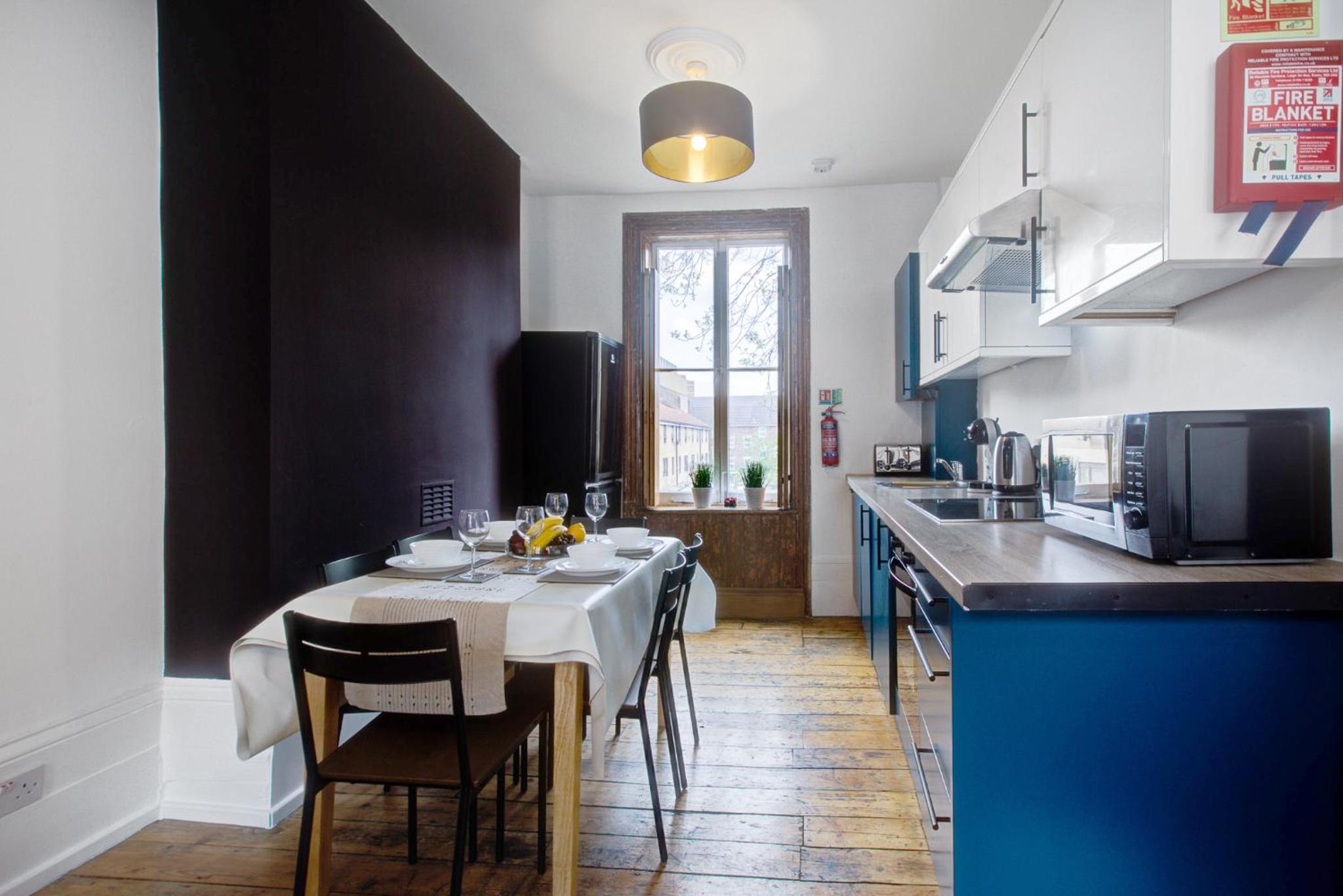 Elegant georgian 3 bedroom townhouse in the Heart of London Ideal for families and large group bookings