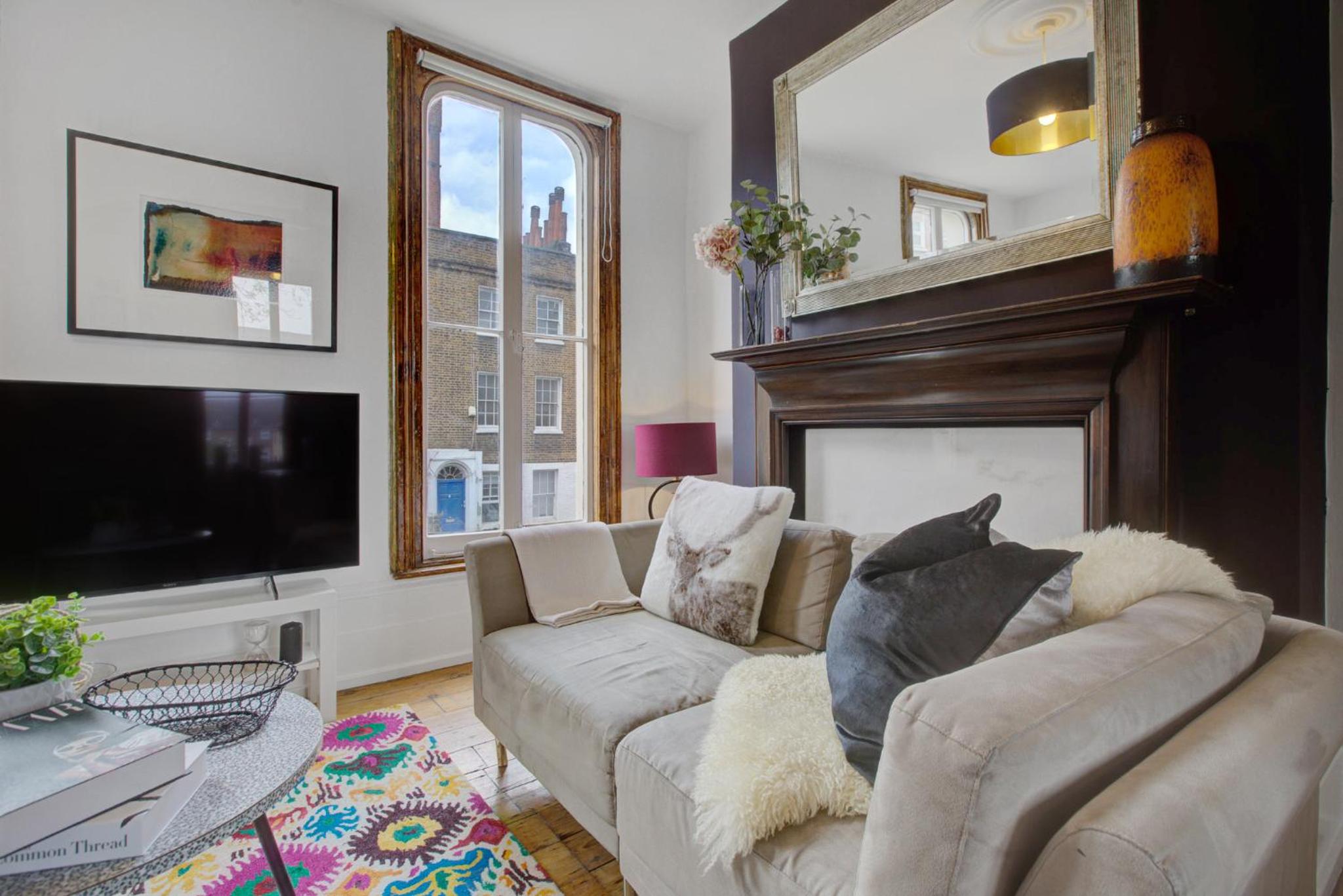 Elegant georgian 3 bedroom townhouse in the Heart of London Ideal for families and large group bookings