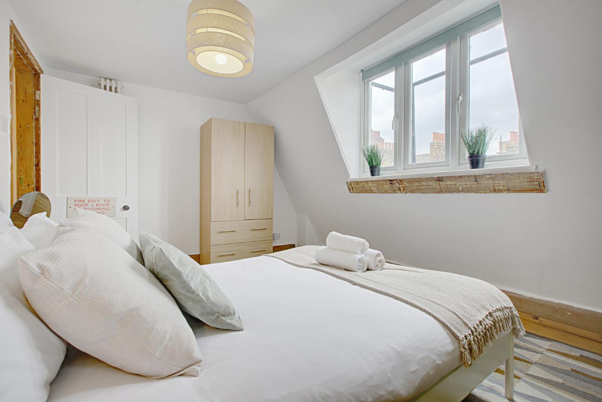 Elegant georgian 3 bedroom townhouse in the Heart of London Ideal for families and large group bookings