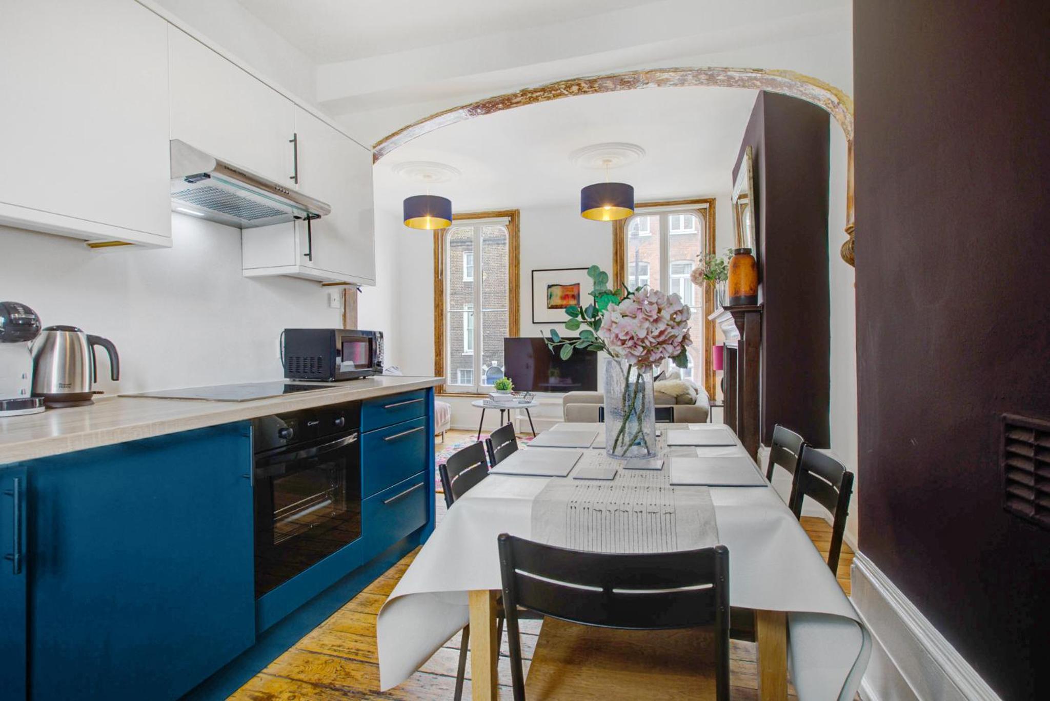 Elegant georgian 3 bedroom townhouse in the Heart of London Ideal for families and large group bookings