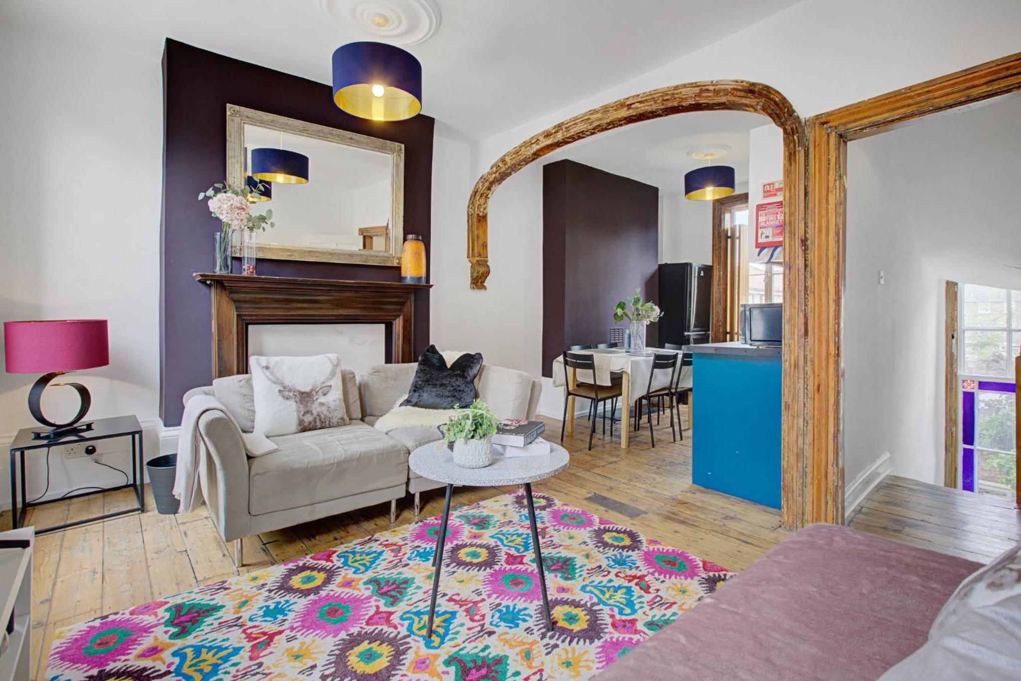 Elegant georgian 3 bedroom townhouse in the Heart of London Ideal for families and large group bookings