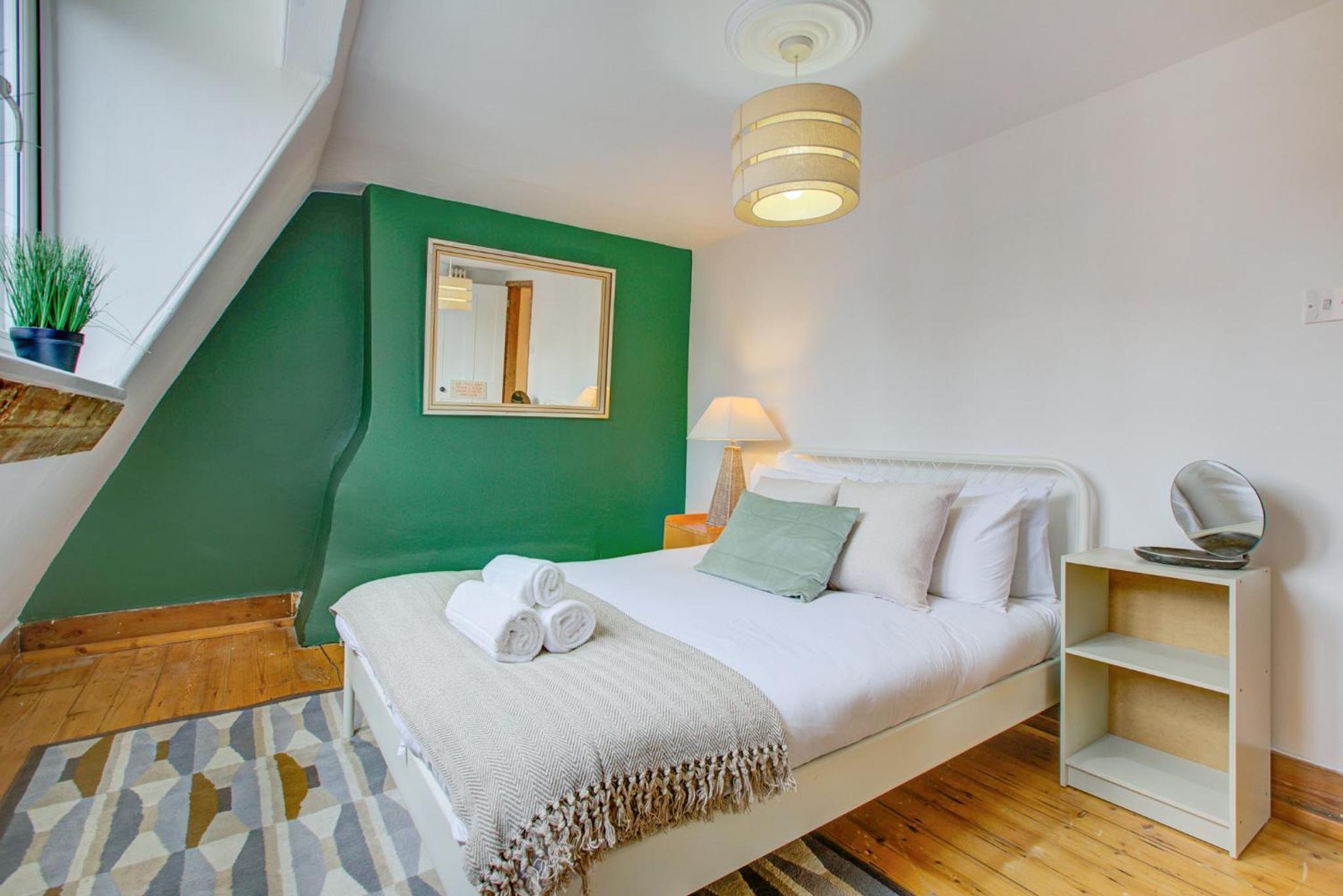 Elegant georgian 3 bedroom townhouse in the Heart of London Ideal for families and large group bookings