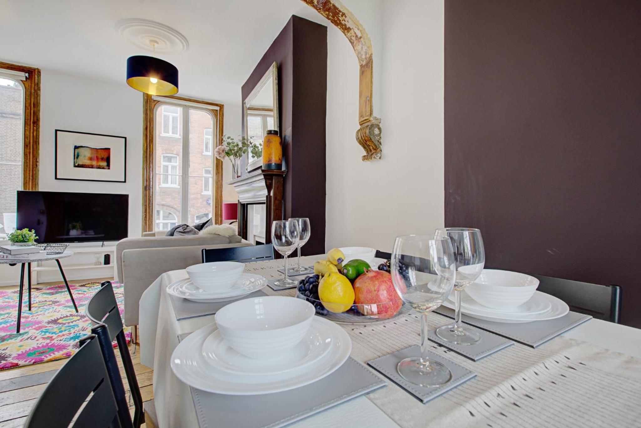 Elegant georgian 3 bedroom townhouse in the Heart of London Ideal for families and large group bookings