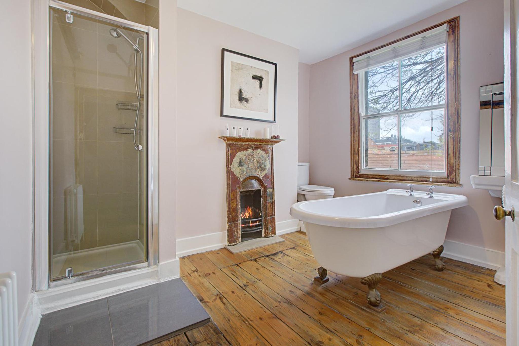 Elegant georgian 3 bedroom townhouse in the Heart of London Ideal for families and large group bookings